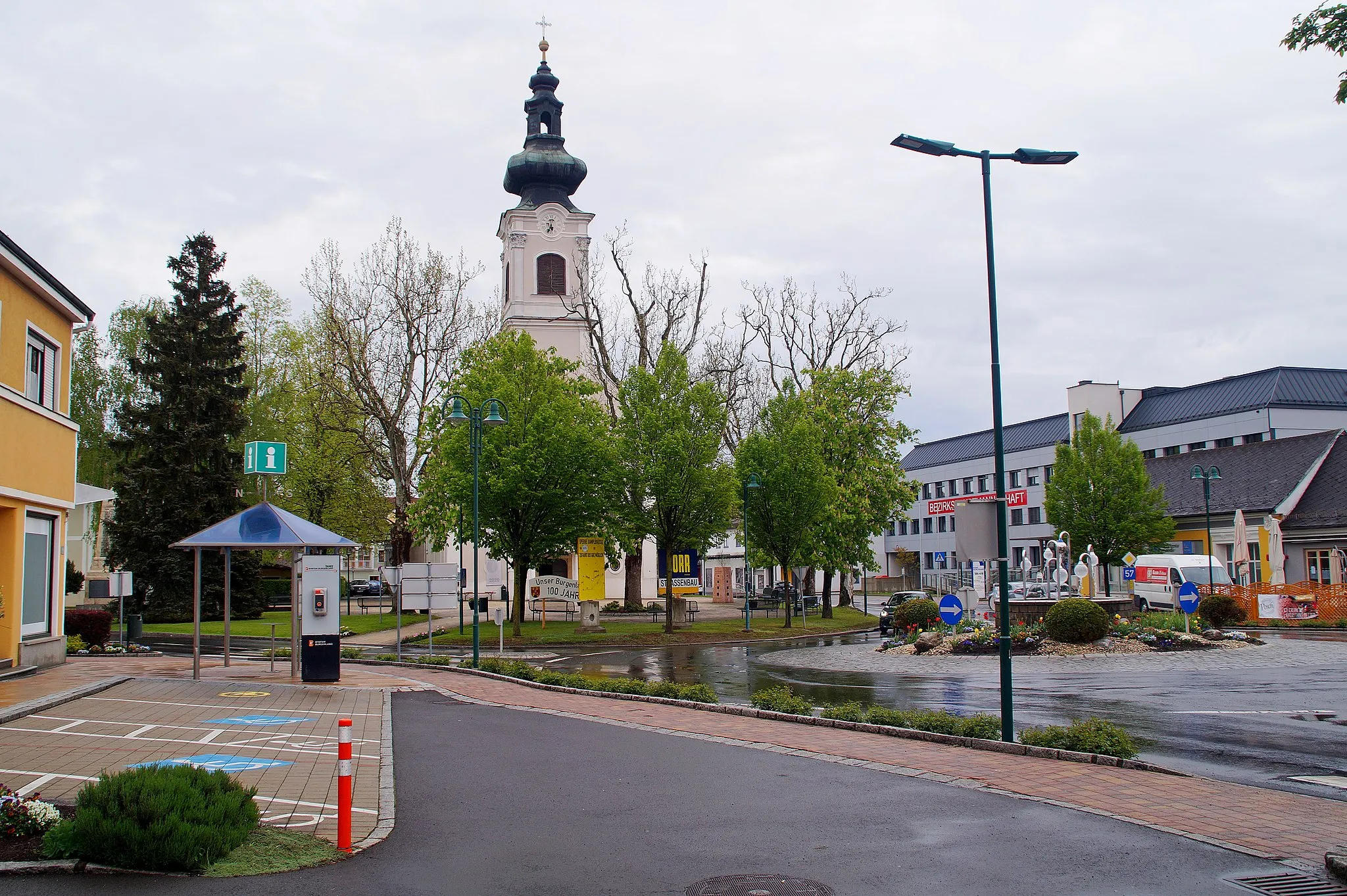 Photo showing: Kath. Pfarrkirche hl. Wenzel in Jennersdorf, Burgenland, Österreich