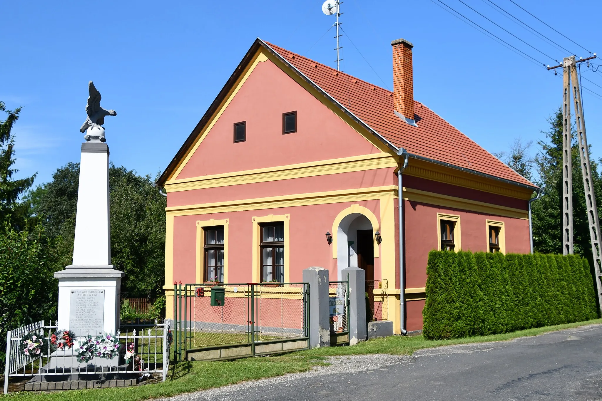 Photo showing: Community house in Kerkáskápolna, Hungary