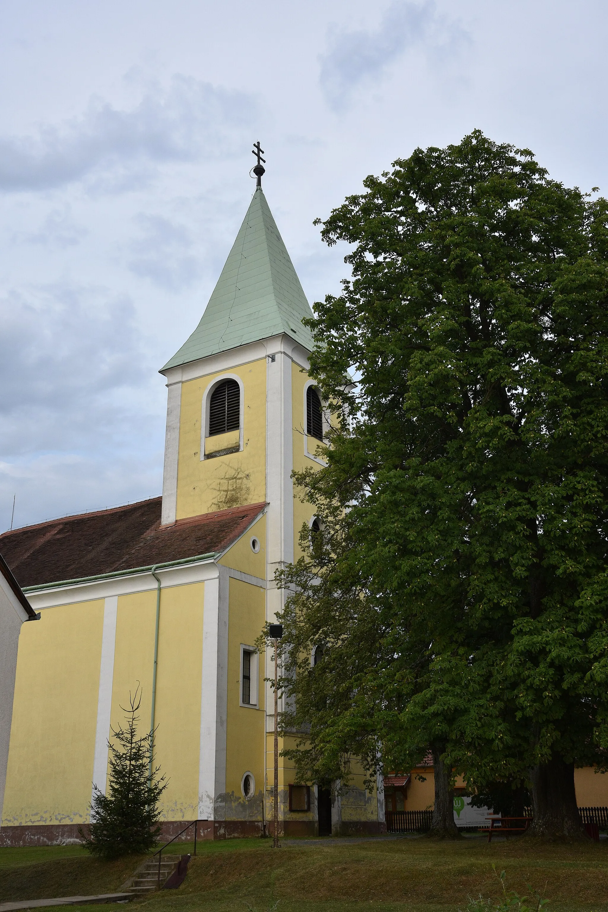 Photo showing: Church of St. Stephen Harding (Apátistvánfalva)