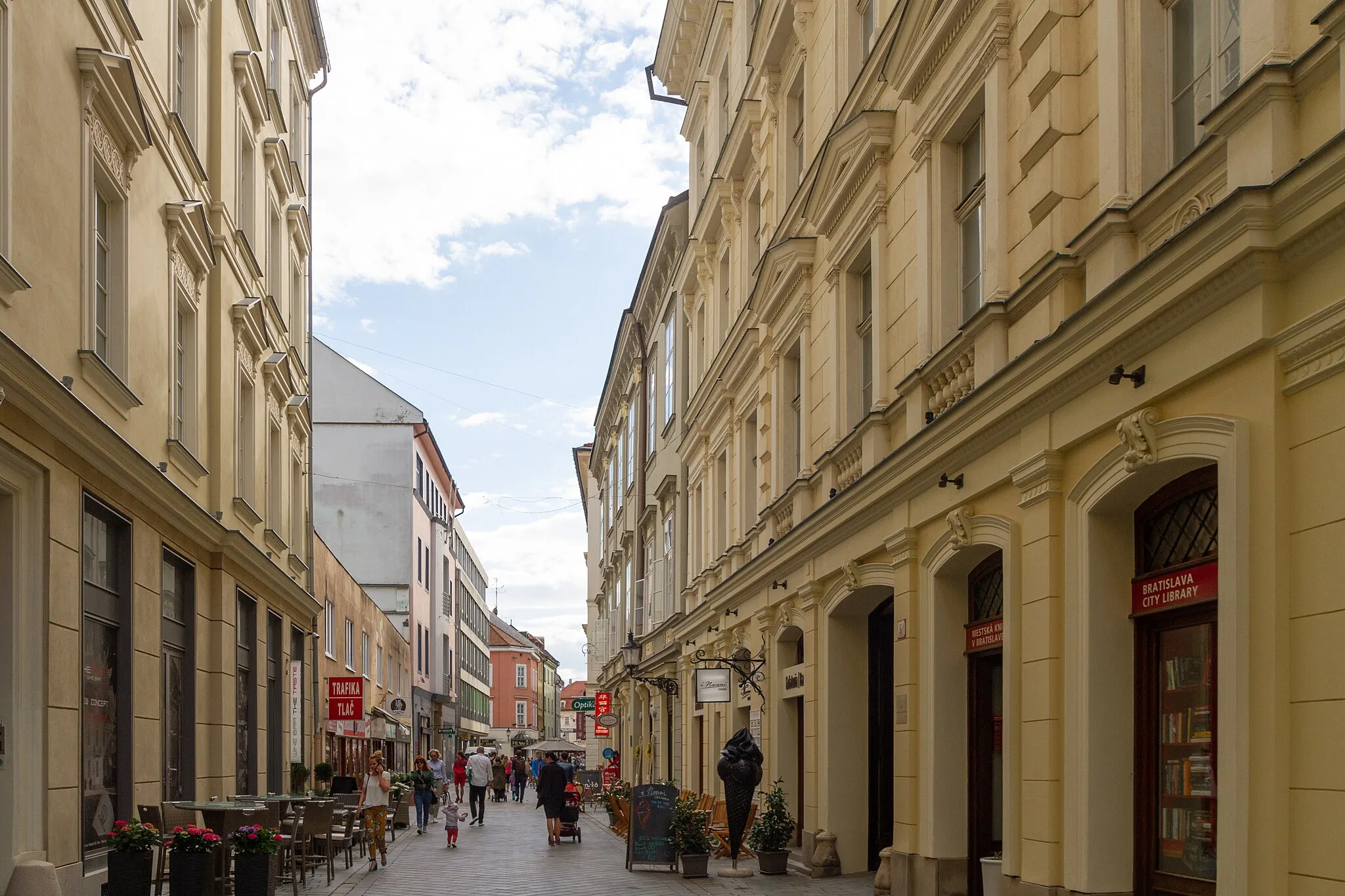 Photo showing: Laurinská, Bratislava