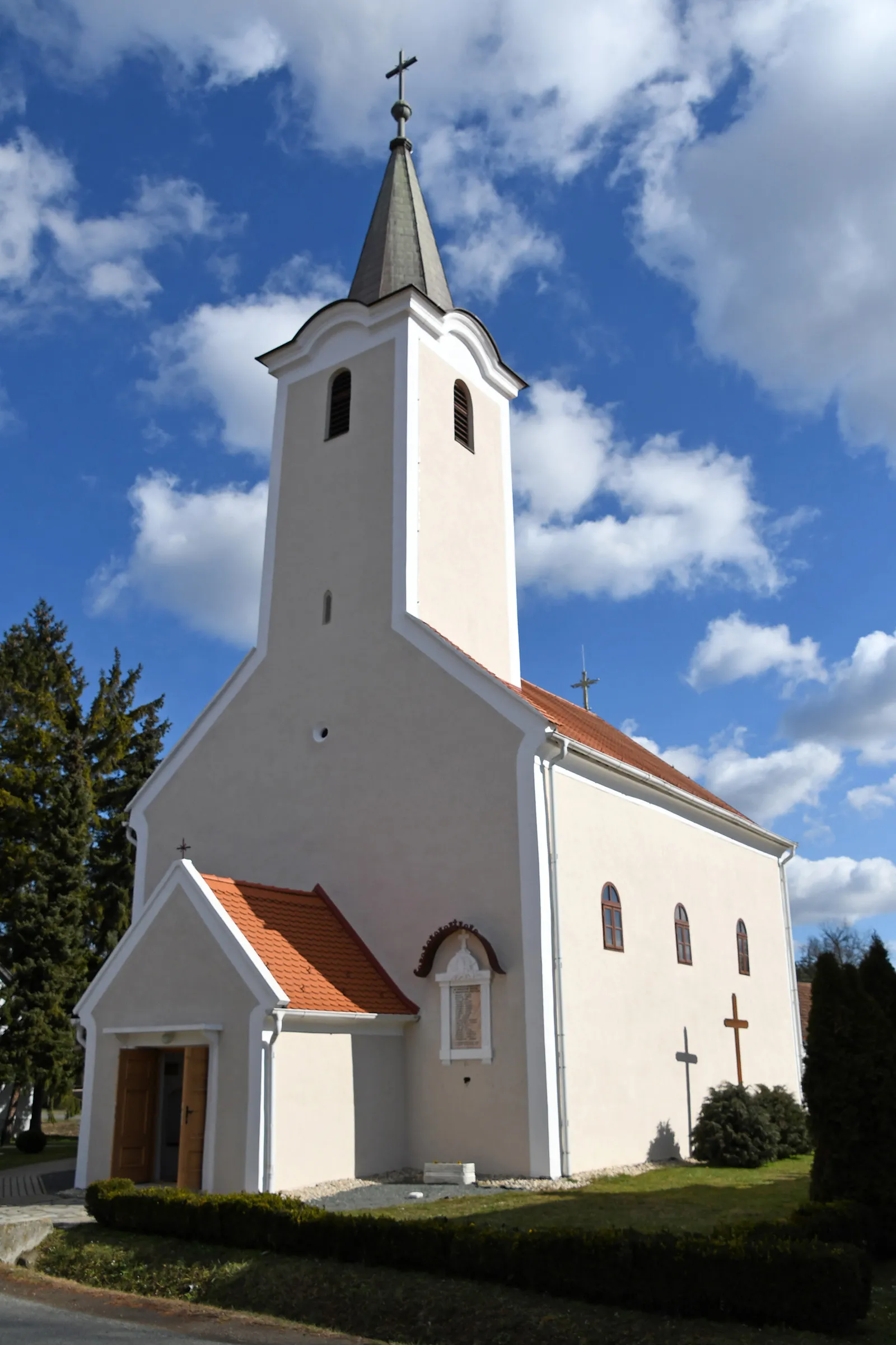Photo showing: Roman Catholic church in Bucsu, Hungary