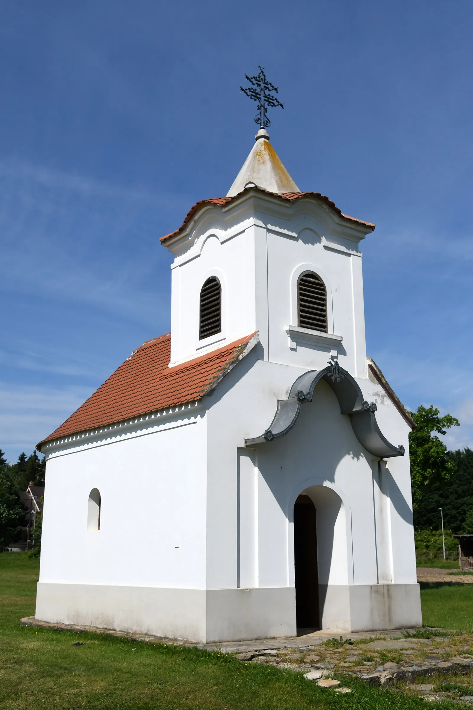 Photo showing: Replica of the Saint John of Nepomuk chapel of Perenye in the Vasi Skanzen open-air museum, Szombathely