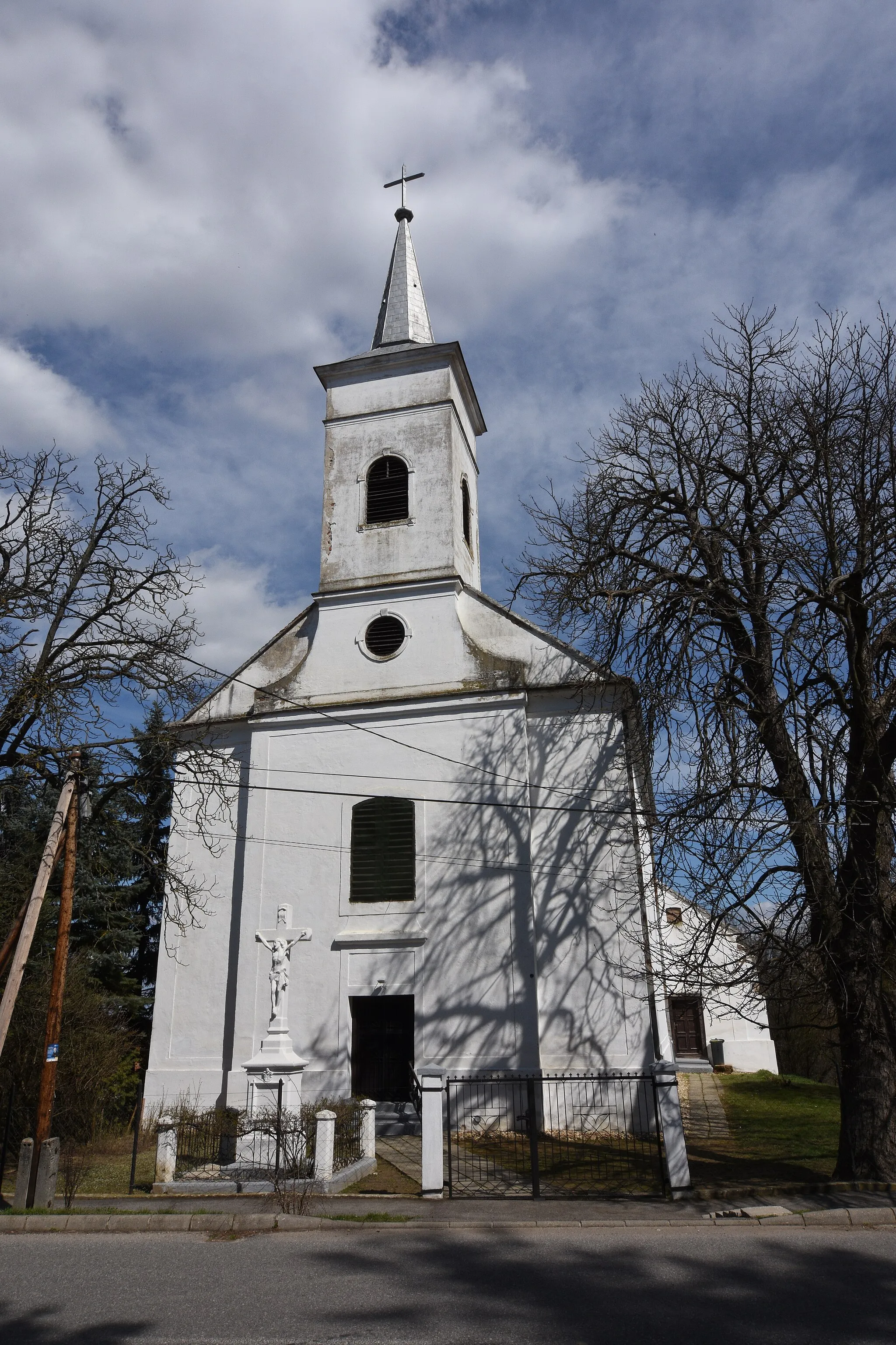 Photo showing: Saint Michael Church, Kisunyom