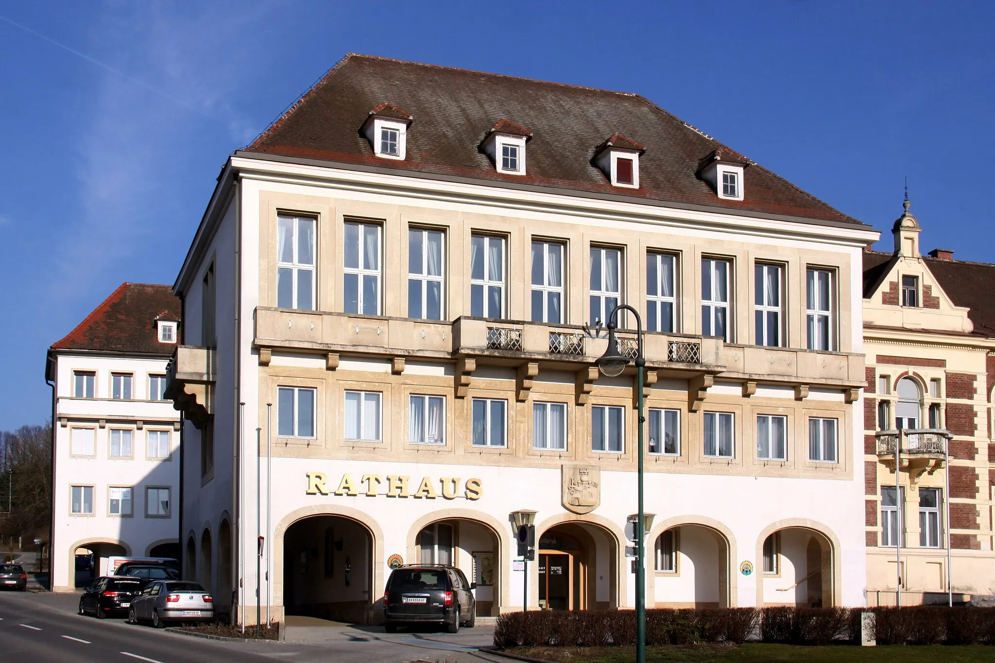 Photo showing: Former savings bank in Pinkafeld, Austria.