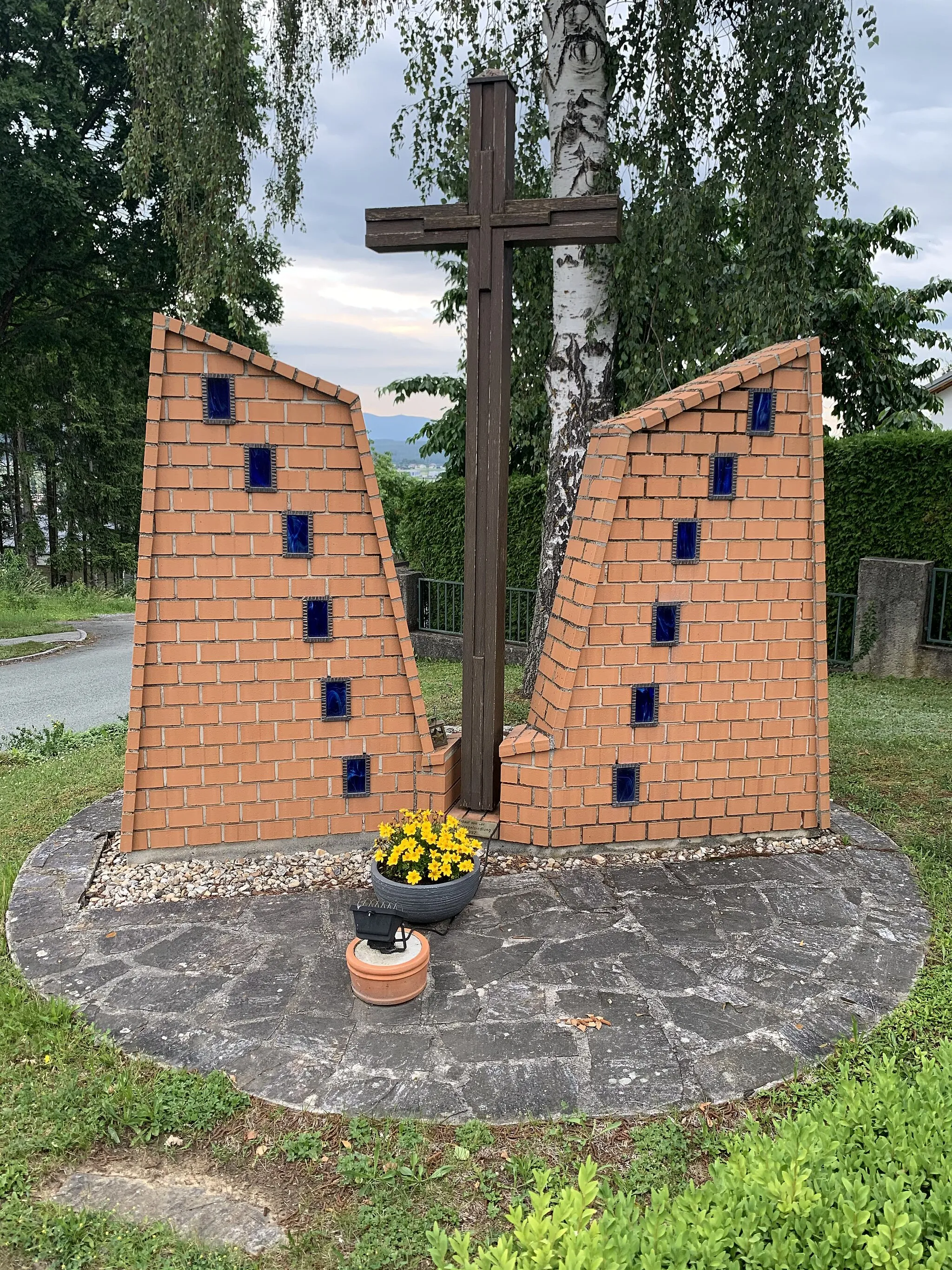 Photo showing: A cross in Rotenturm made out of bricks