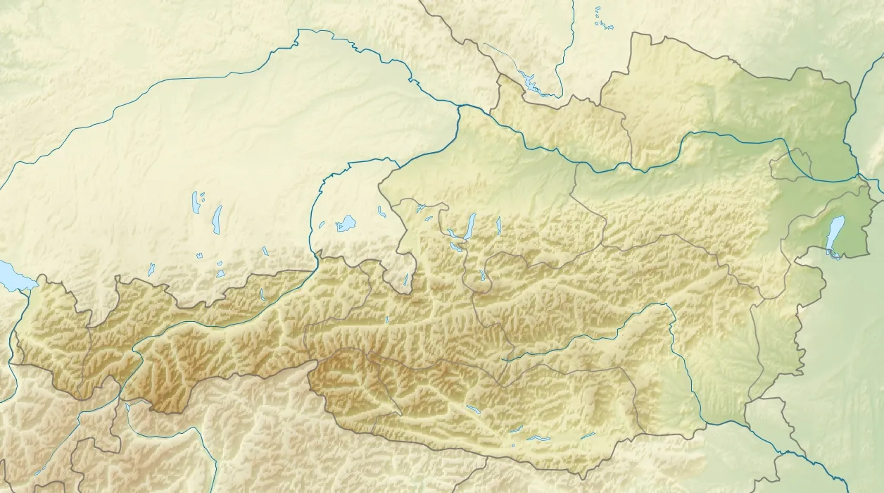 Photo showing: Location map of Austria
Equirectangular projection, N/S stretching 150 %. Geographic limits of the map:

N: 49.2° N
S: 46.3° N
W: 9.4° E
E: 17.2° E
Made with Natural Earth. Free vector and raster map data @ naturalearthdata.com.