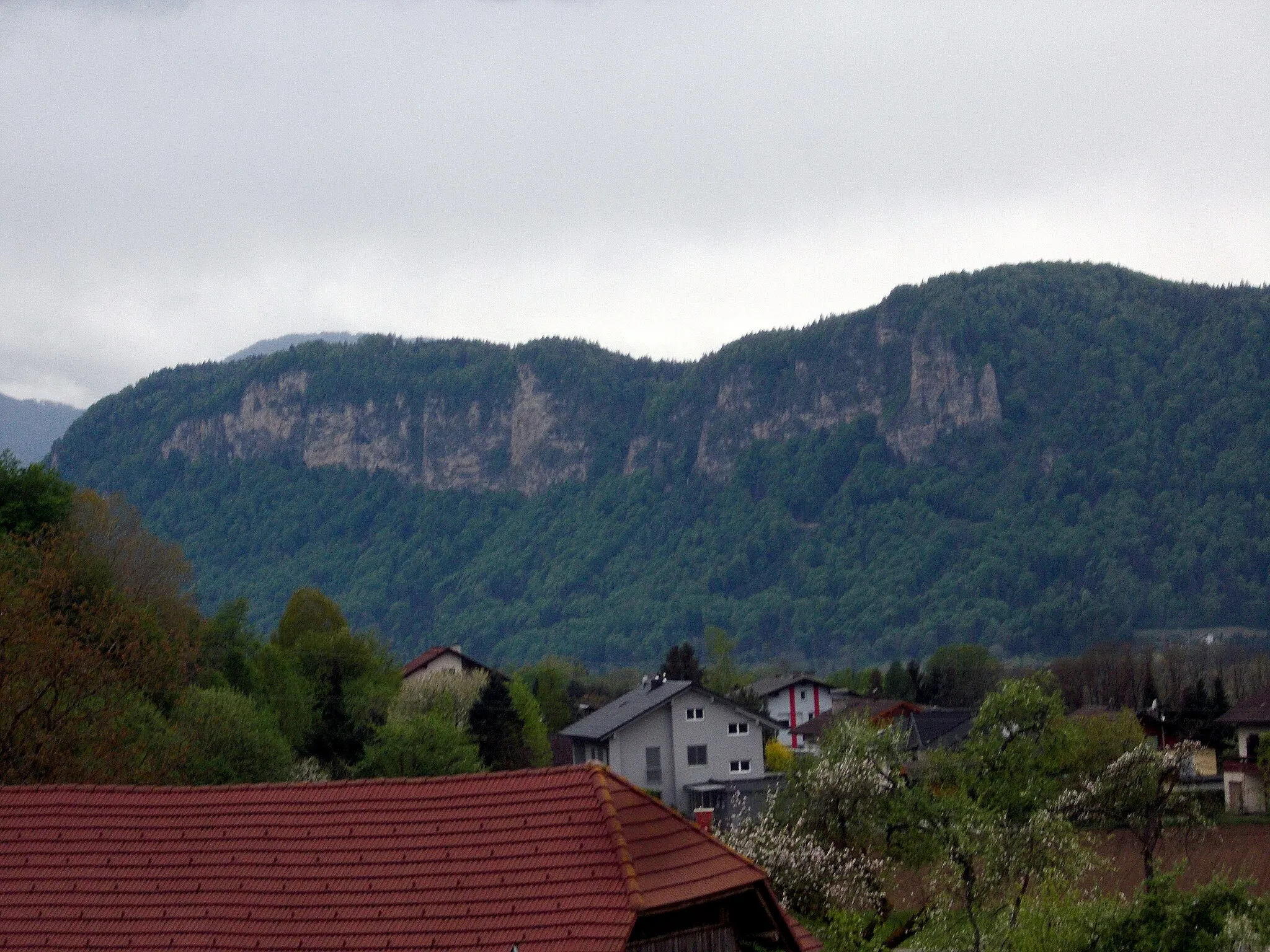 Photo showing: View from Kamen-Stein to rocks Carinthia