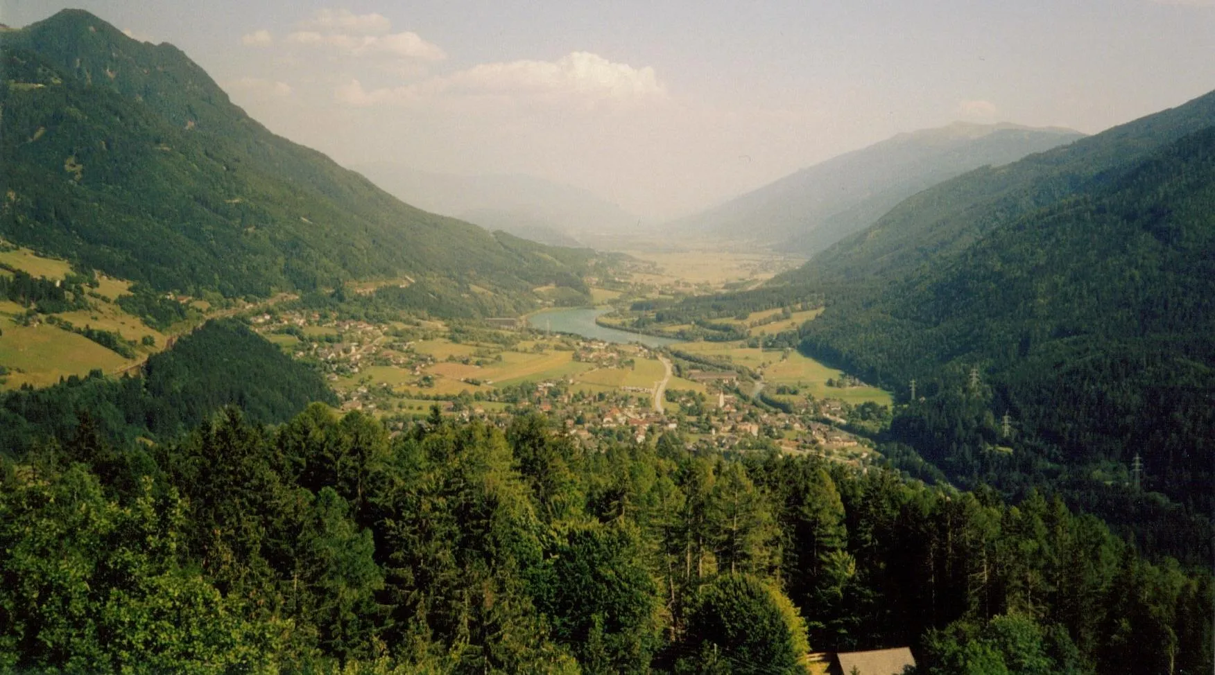 Photo showing: Mölltal seen from Danielsberg in Carinthia / Austria / European Union.