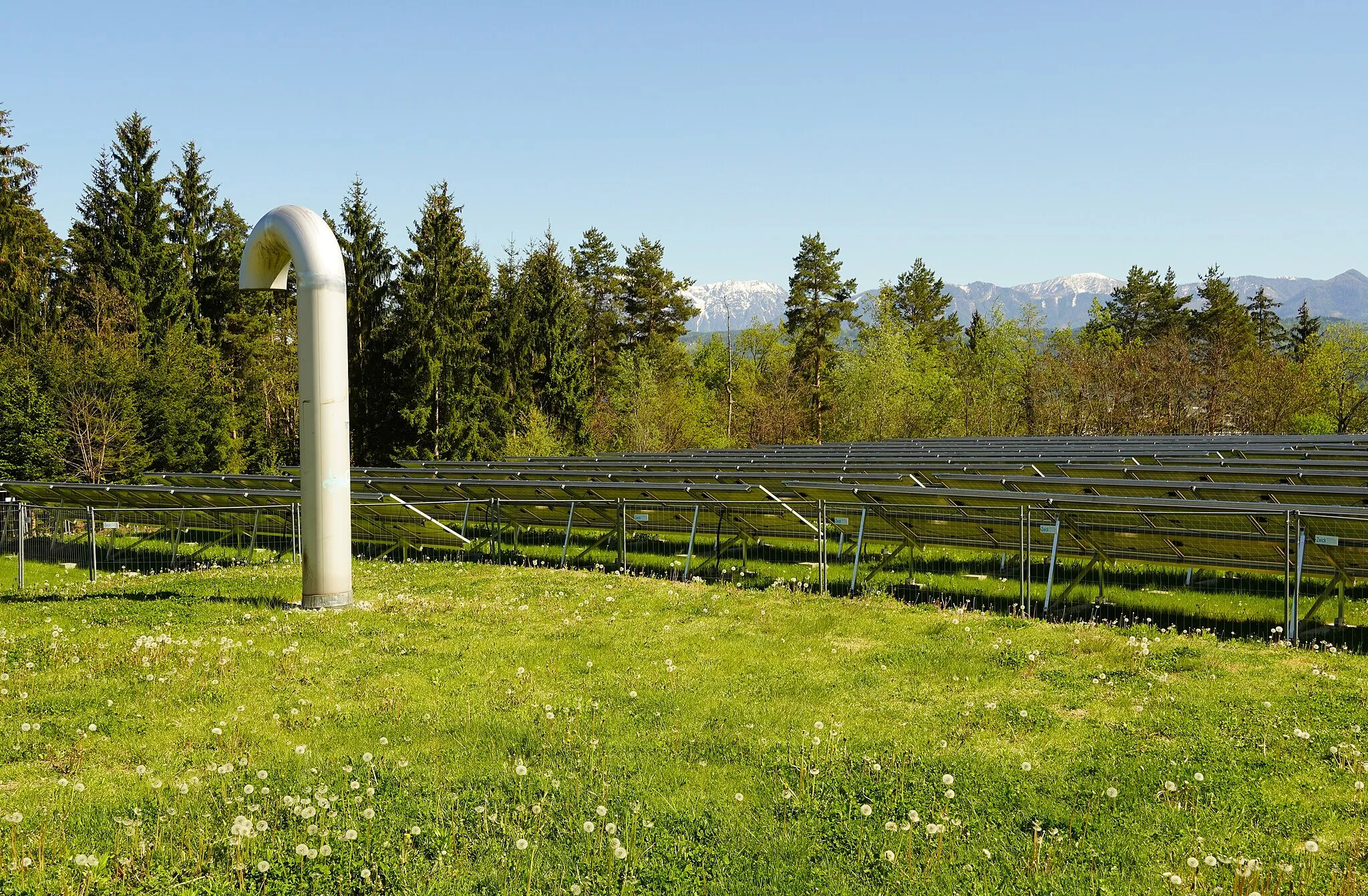 Photo showing: Photovoltaic plant on Spitalberg (498 m a.s.l.), Klagenfurt am Wörthersee, Carinthia, Austria, EU