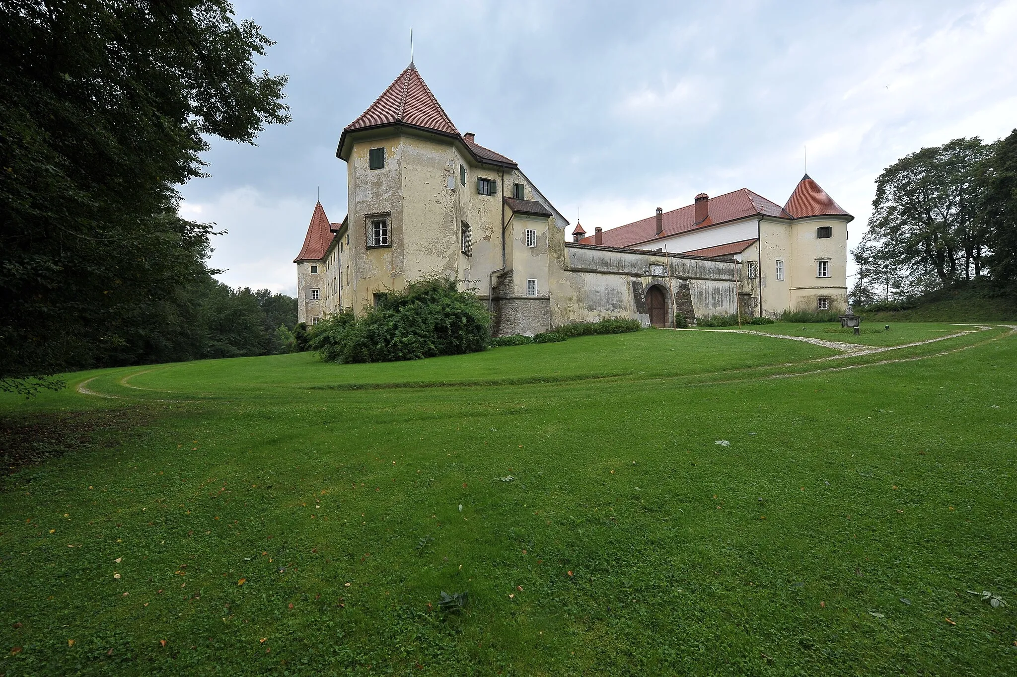 Photo showing: East view at castle Reideben at Reideben #1, municipality Wolfsberg, district Wolfsberg, Carinthia / Austria / EU