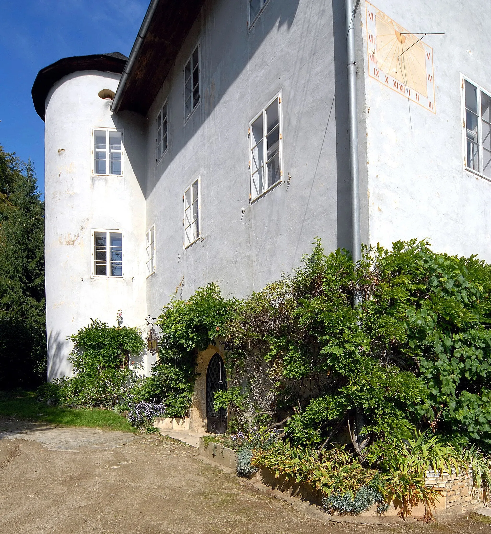 Photo showing: Castle Hornstein, municipality Krumpendorf, district Klagenfurt Land, Carinthia, Austria, EU