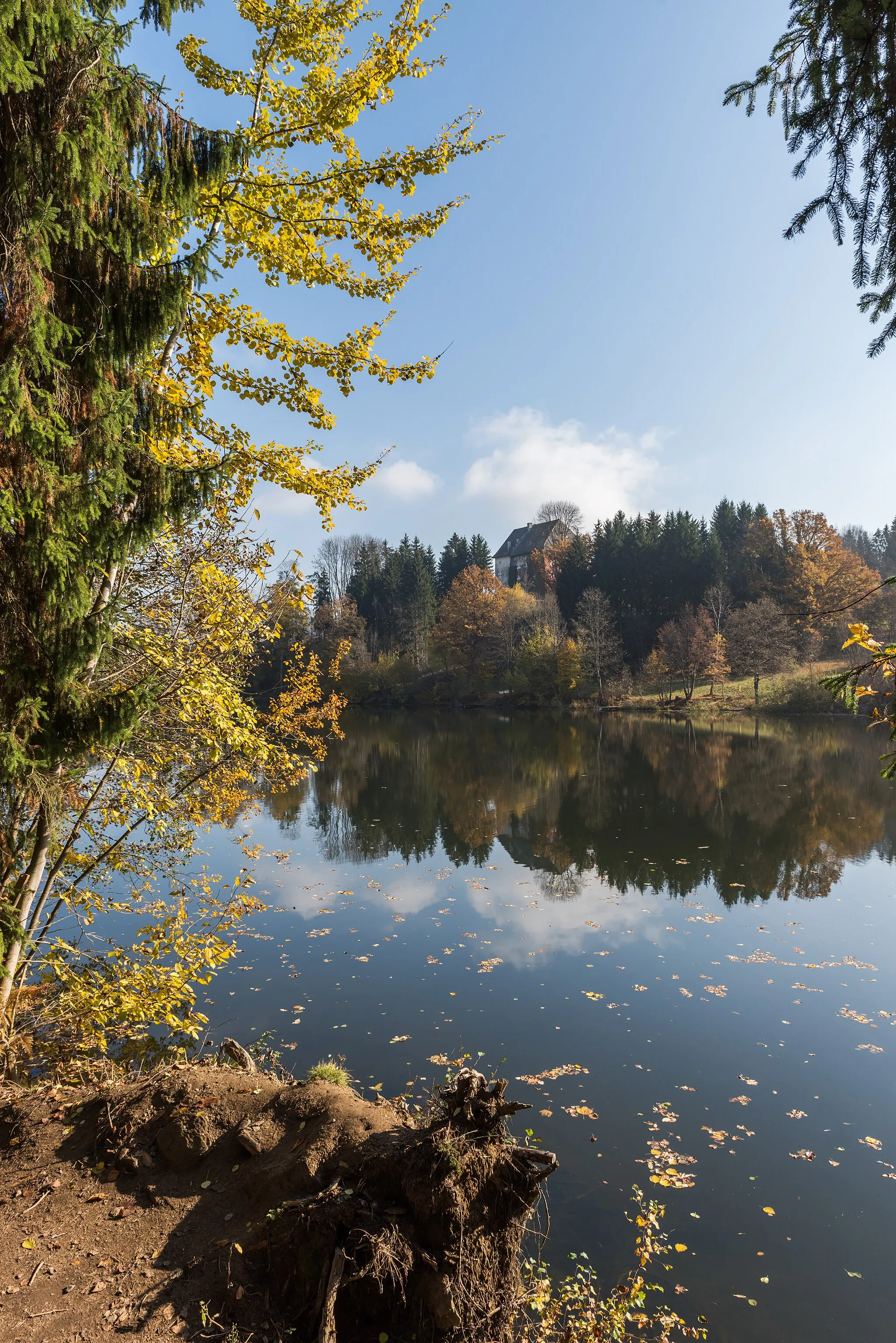 Photo showing: “Mill” pond, market town Moosburg, district Klagenfurt Land, Carinthia, Austria, EU