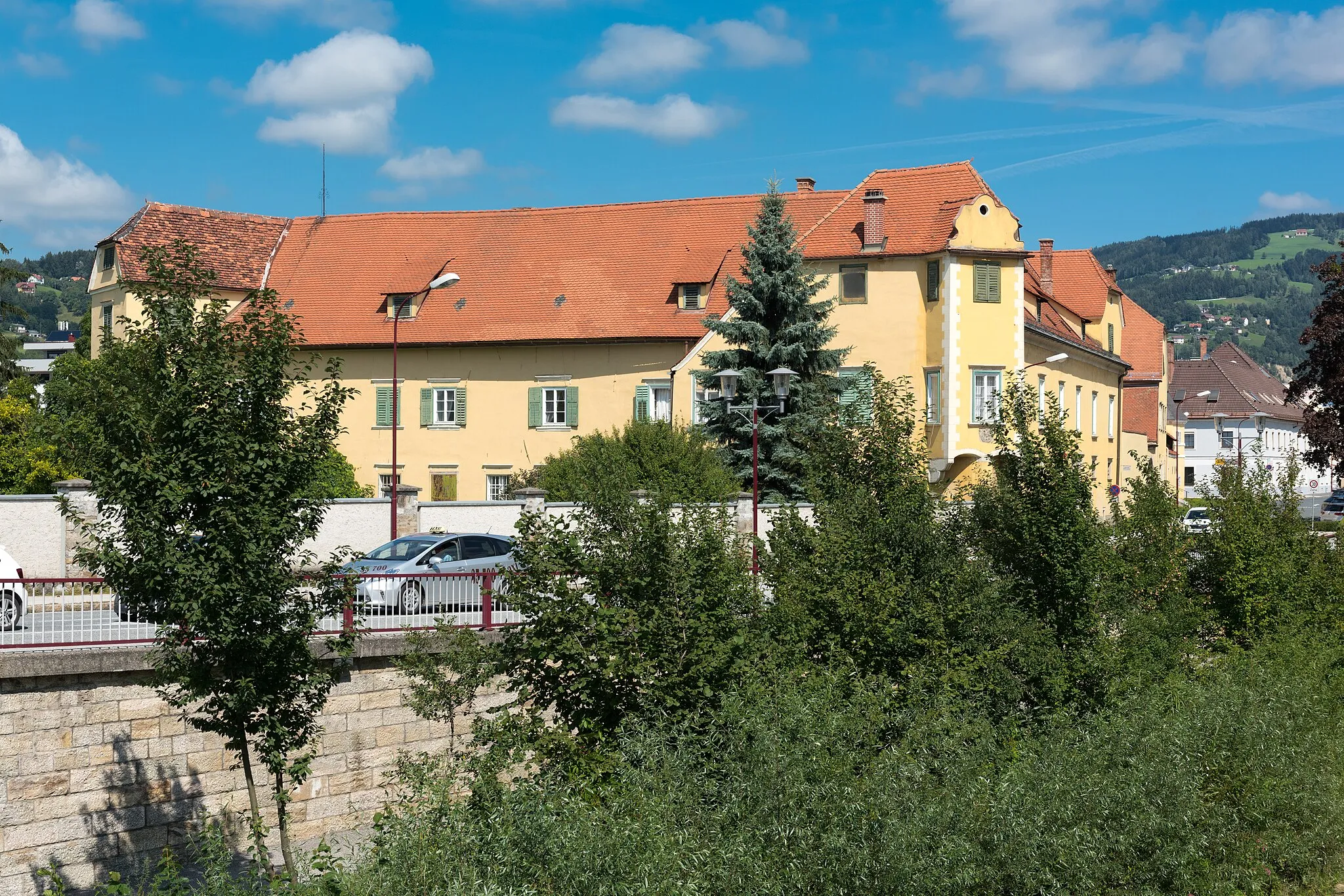 Photo showing: Castle Bayerhofen on Bayerhofenstrasse #6, municipality Wolfsberg, district Wolfsberg, Carinthia, Austria, EU