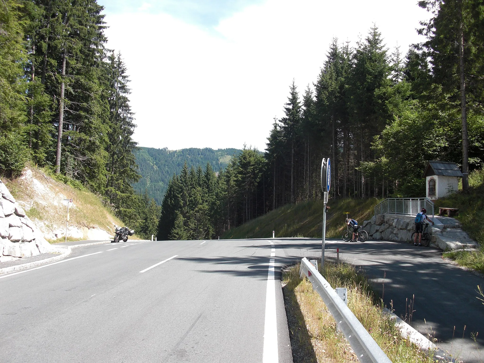 Photo showing: Kreuzbergsattel pass summit