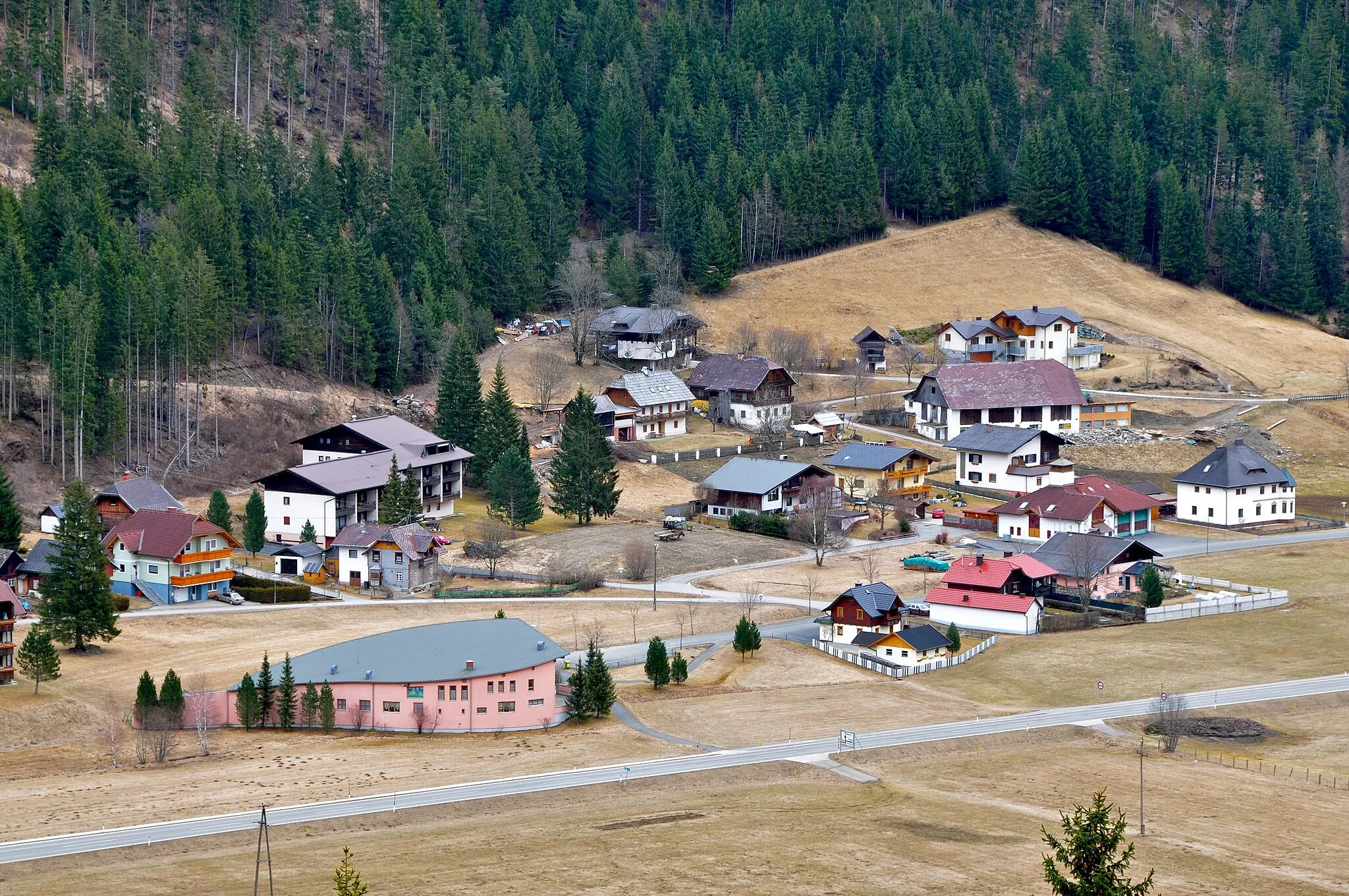 Photo showing: View of the upper Gurk valley with the locality Patergassen, municipality Reichenau, district Feldkirchen, Carinthia, Austria, EU