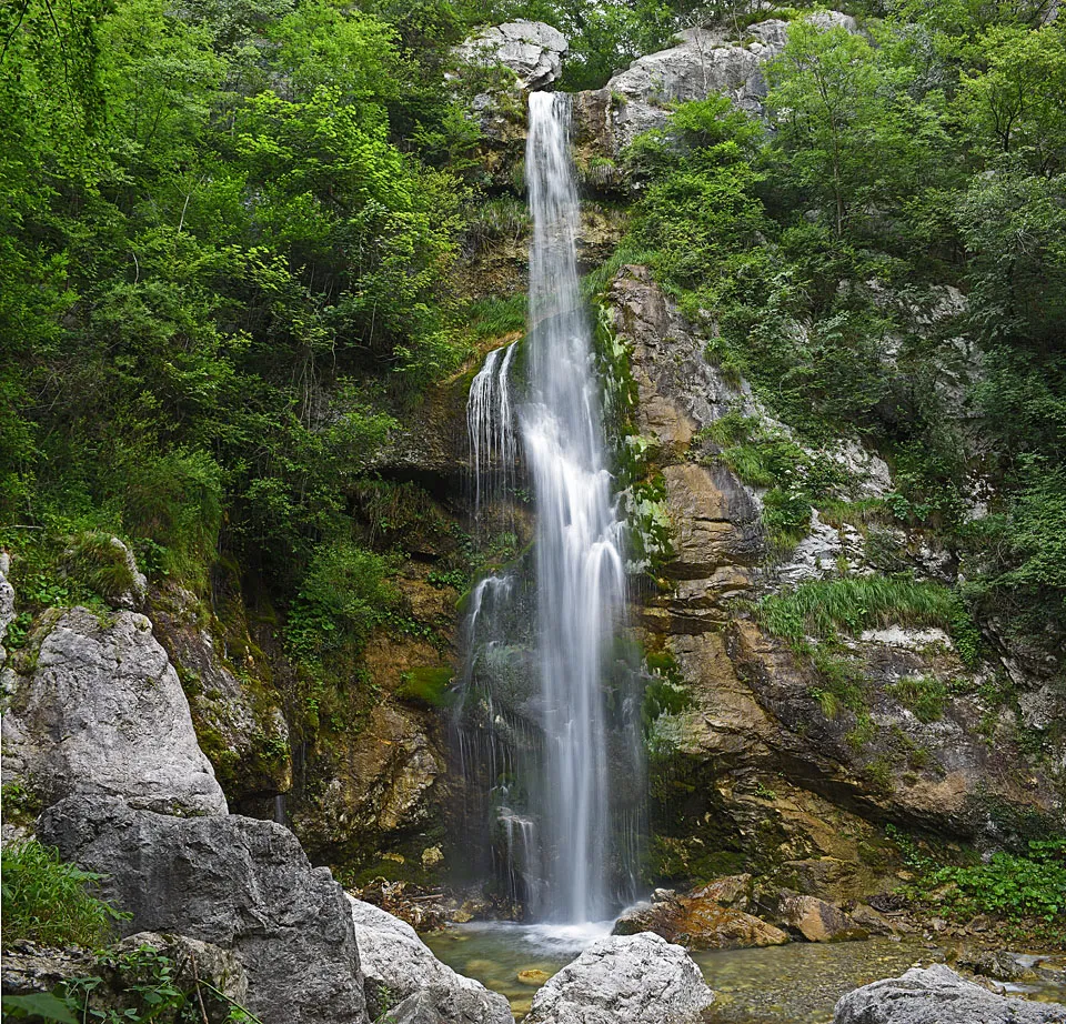 Photo showing: The 36 m high Beri waterfall is quite popular, because it's reachable in 30 minutes from Poljubinj village.