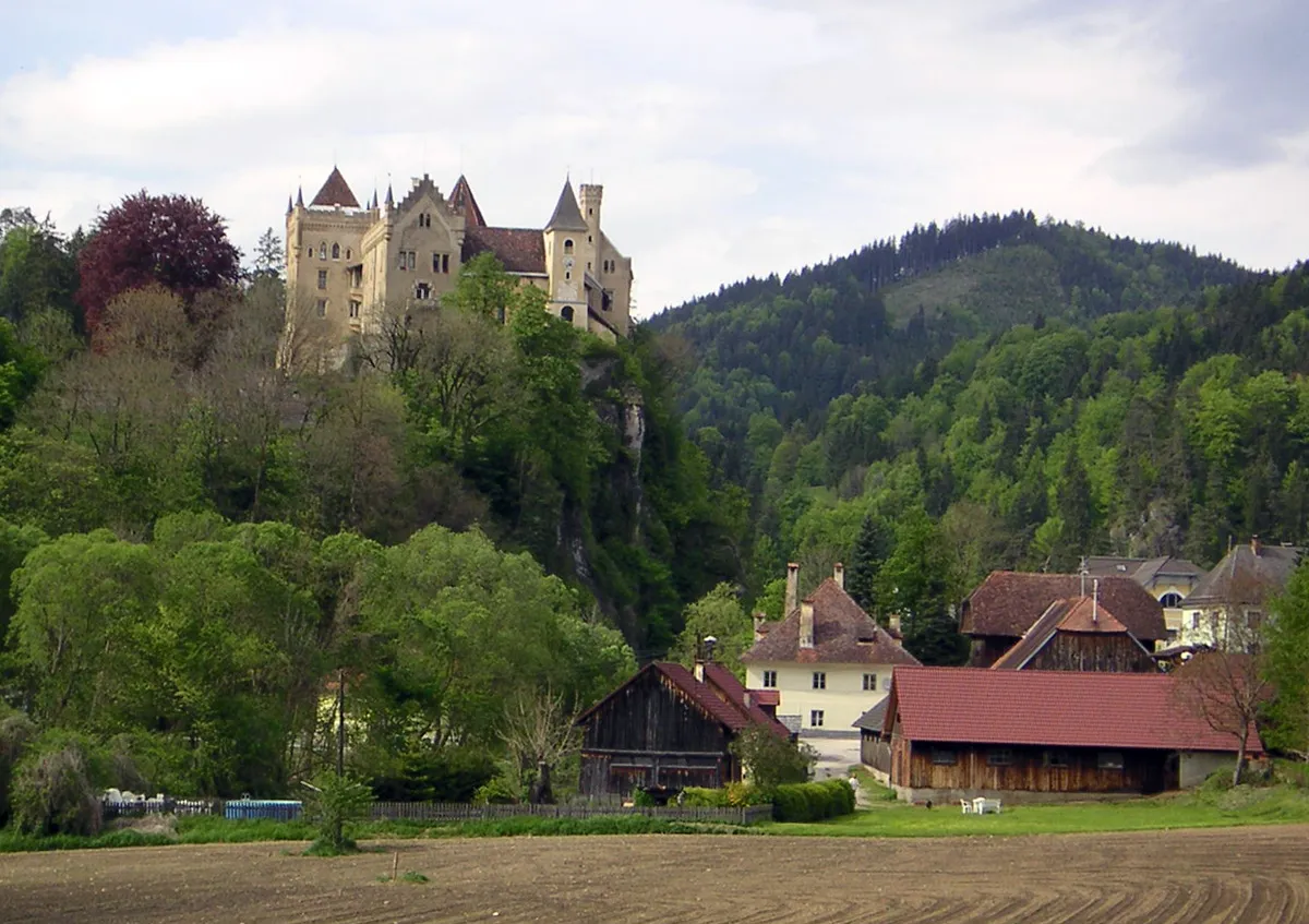 Photo showing: Eberstein im de:Bezirk Sankt Veit in de:Kärnten.
Mai 2005, selbst fotografiert, public domain.