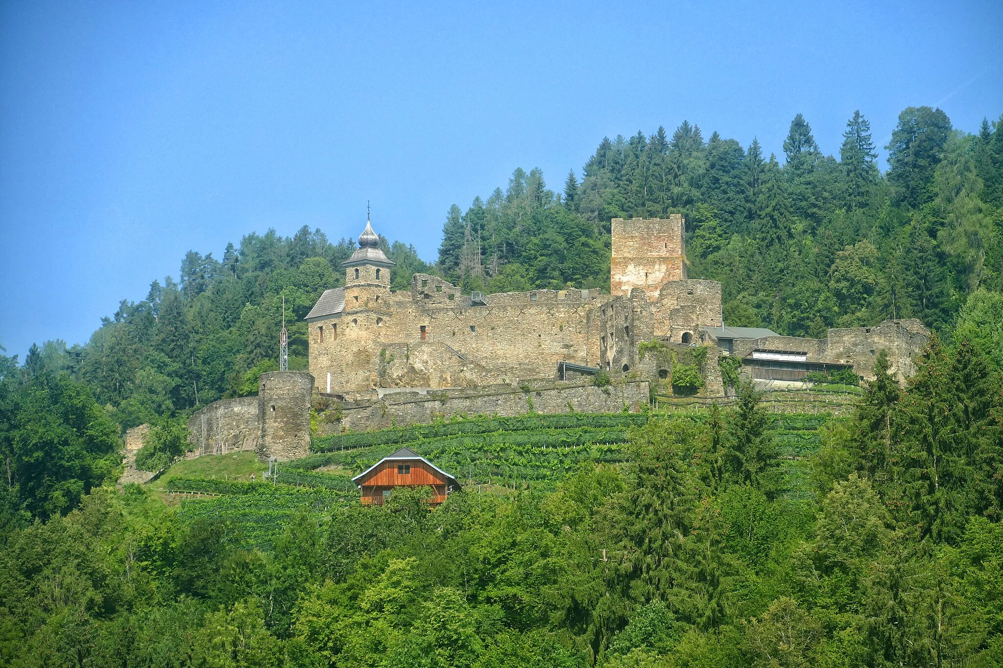 Photo showing: Castle ruin Glanegg in Mautbrücken, municipality Glanegg, District Feldkirchen, Carinthia, Austria, EU