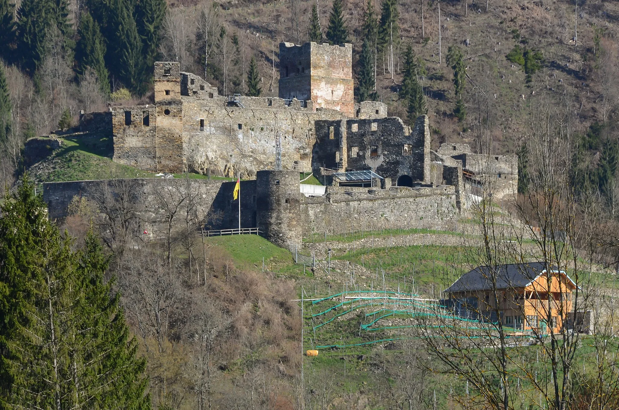 Photo showing: Castle ruin Glanegg in Mautbruecken #1, municipality Glanegg, district Feldkirchen, Carinthia, Austria, EU