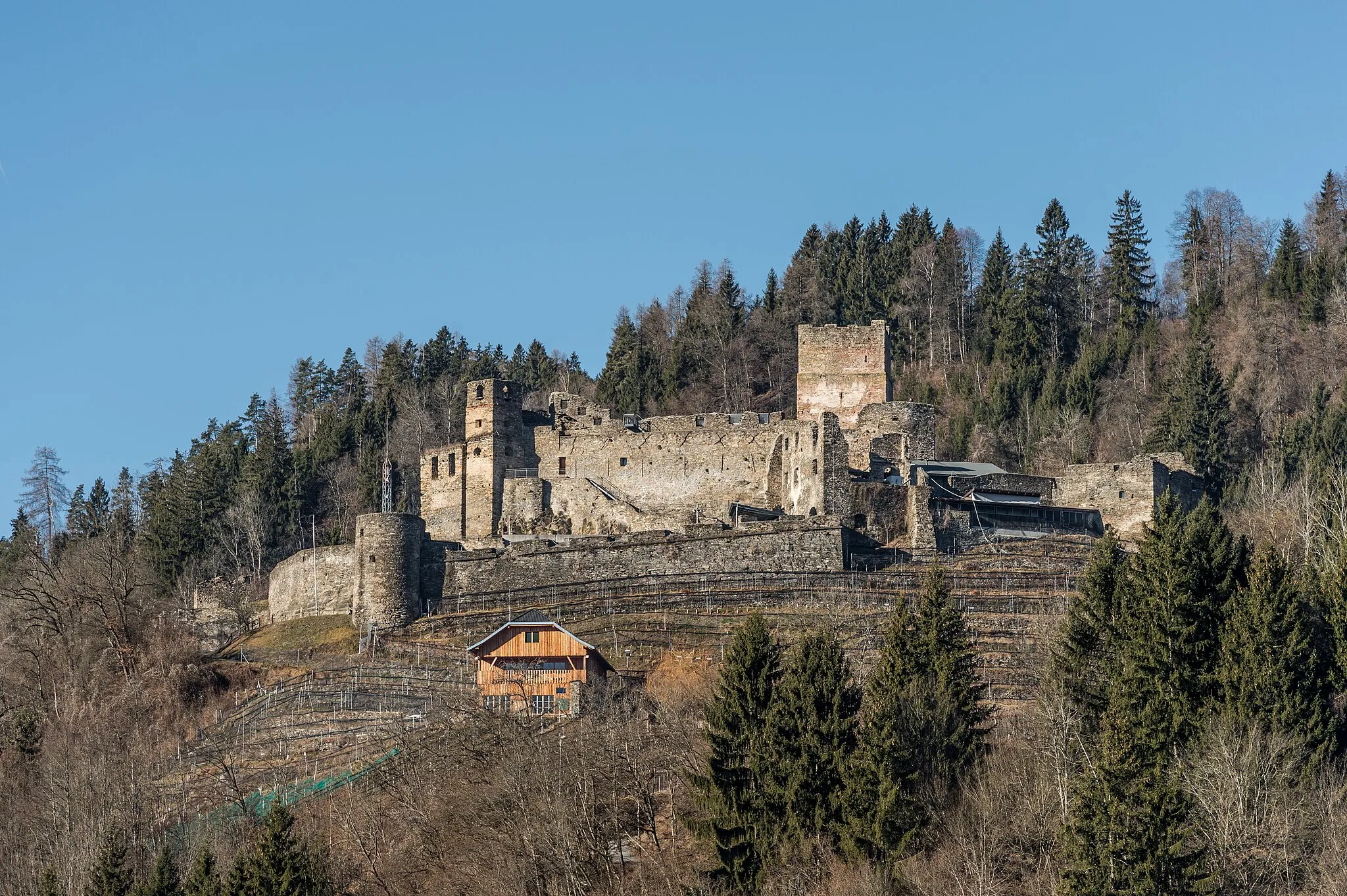 Photo showing: Castle ruin Glanegg in Mautbruecken #1, municipality Glanegg, district Feldkirchen, Carinthia, Austria, EU