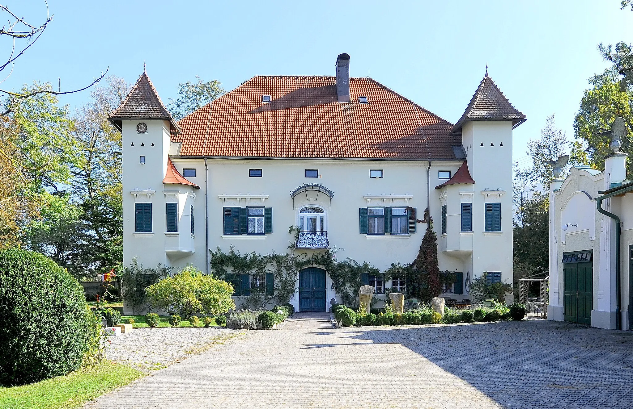 Photo showing: Castle Ebenau in Weizelsdorf, market town Fesitritz im Rosental, district Klagenfurt Land Carinthia, Austria, EU