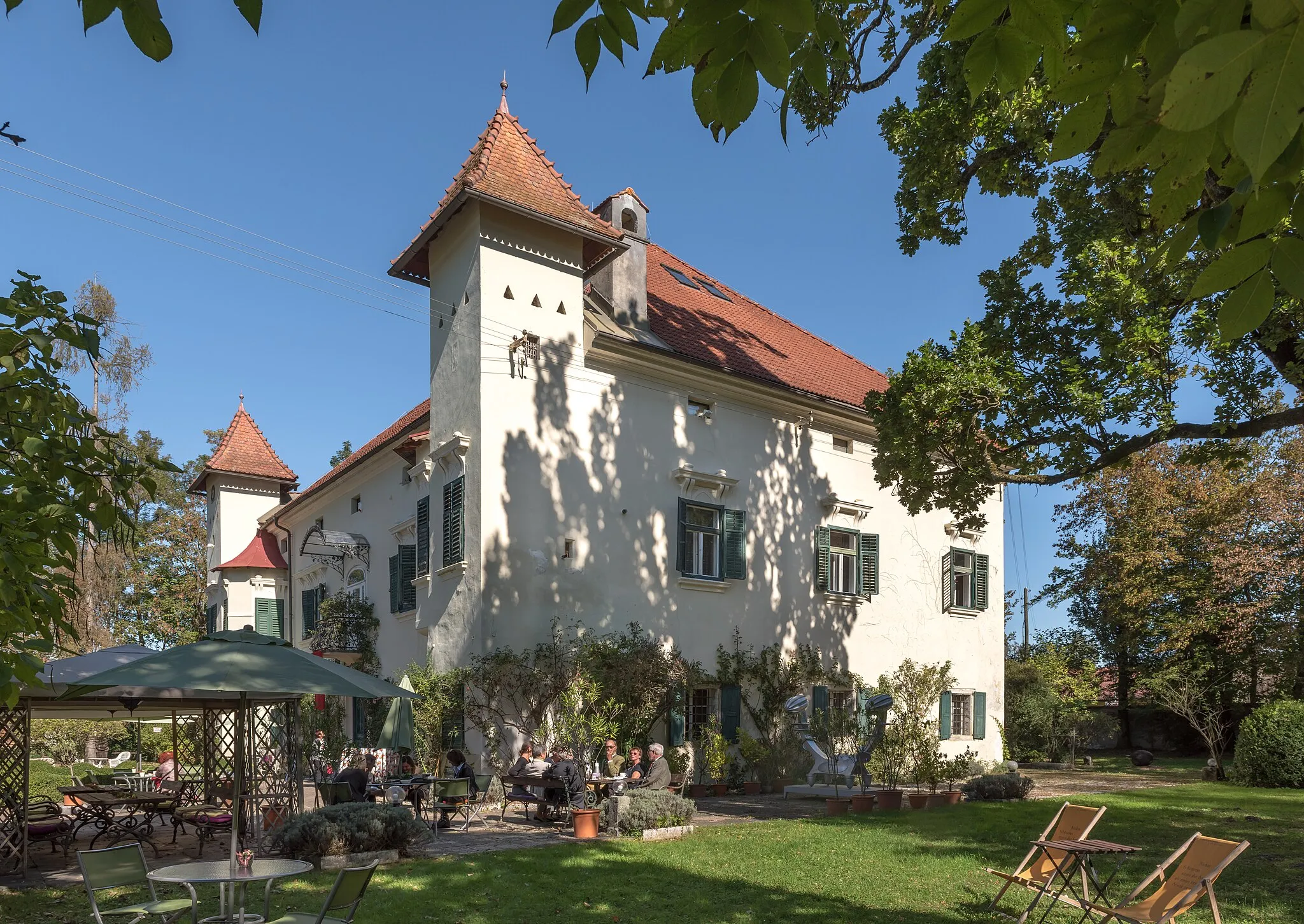 Photo showing: Southwestern view of castle Ebenau in Weizelsdorf #1, market town Feistritz im Rosental, district Klagenfurt Land, Carinthia, Austria, EU