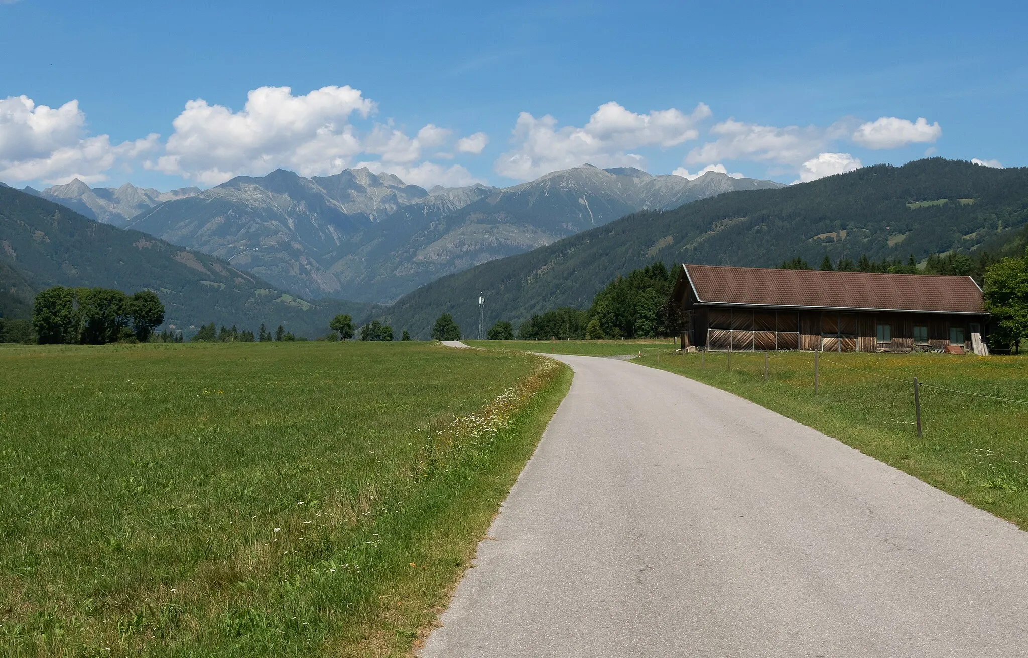 Photo showing: near Raggnitz, cycle track panorama