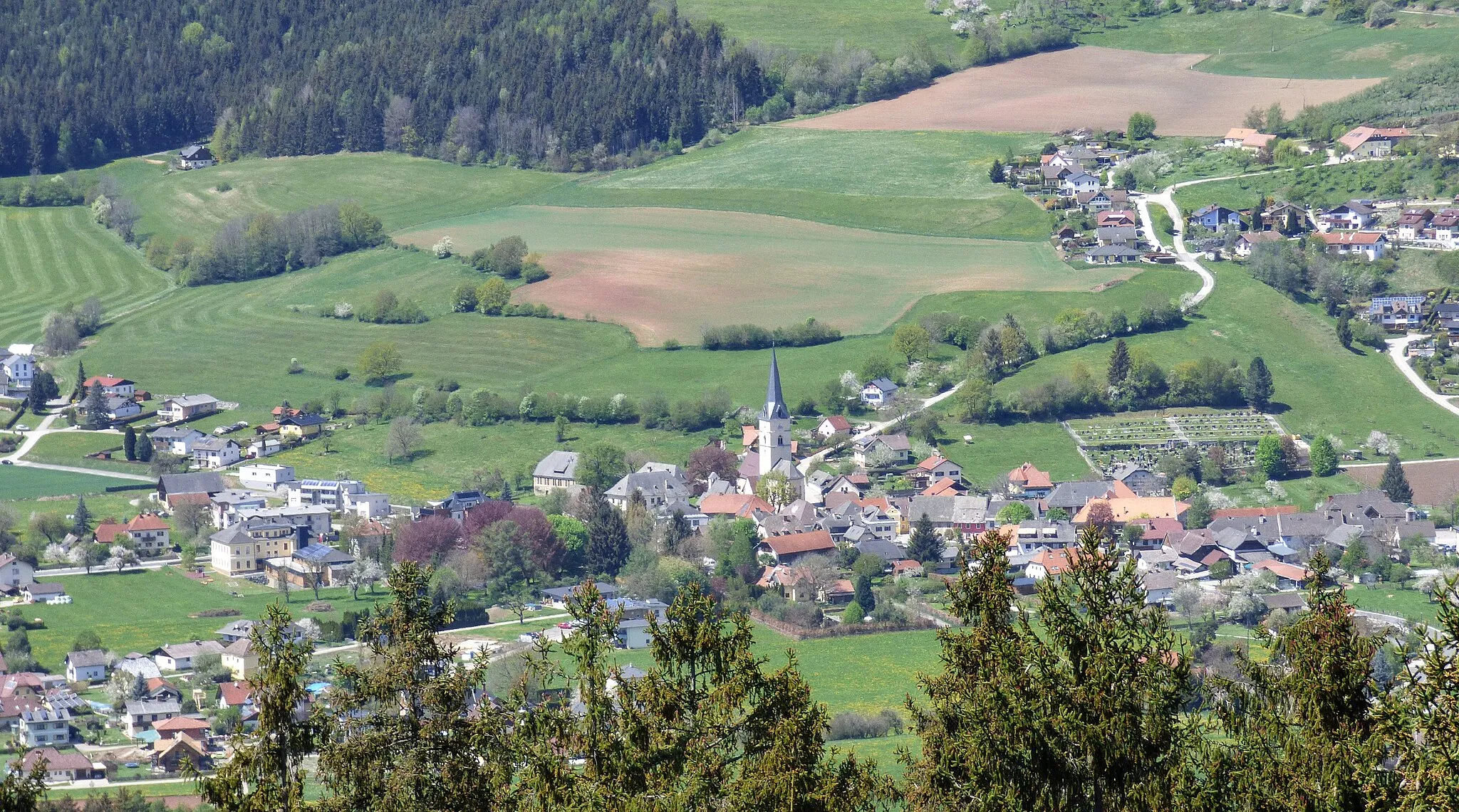 Photo showing: Guttaring, Kärnten.
Blick von Maria Hilf auf den Ort