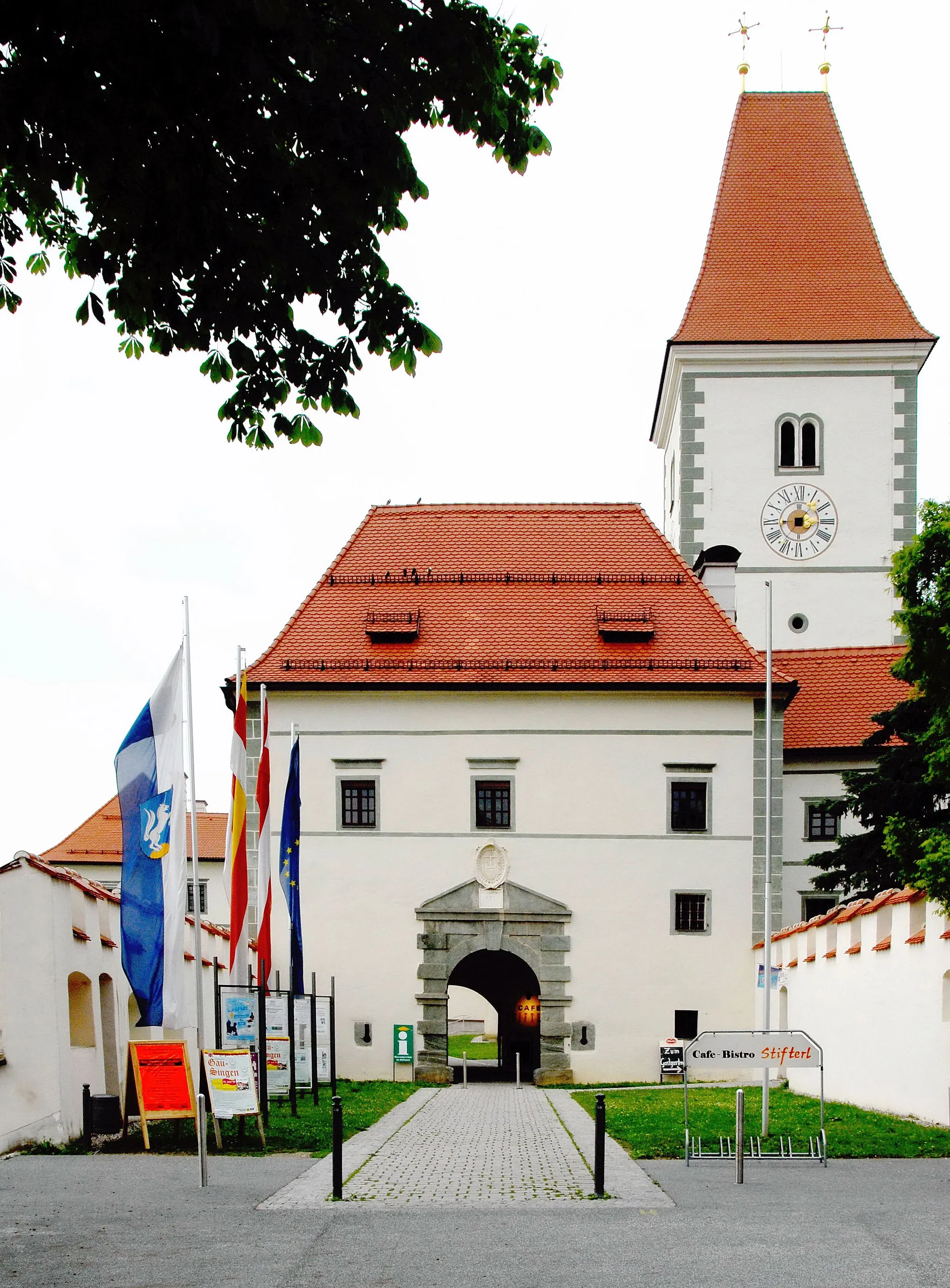 Photo showing: Southern portal of the monastery of Augustinian Canons on Kirchplatz #1, market town Eberndorf, district Völkermarkt, Carinthia, Austria, European Union