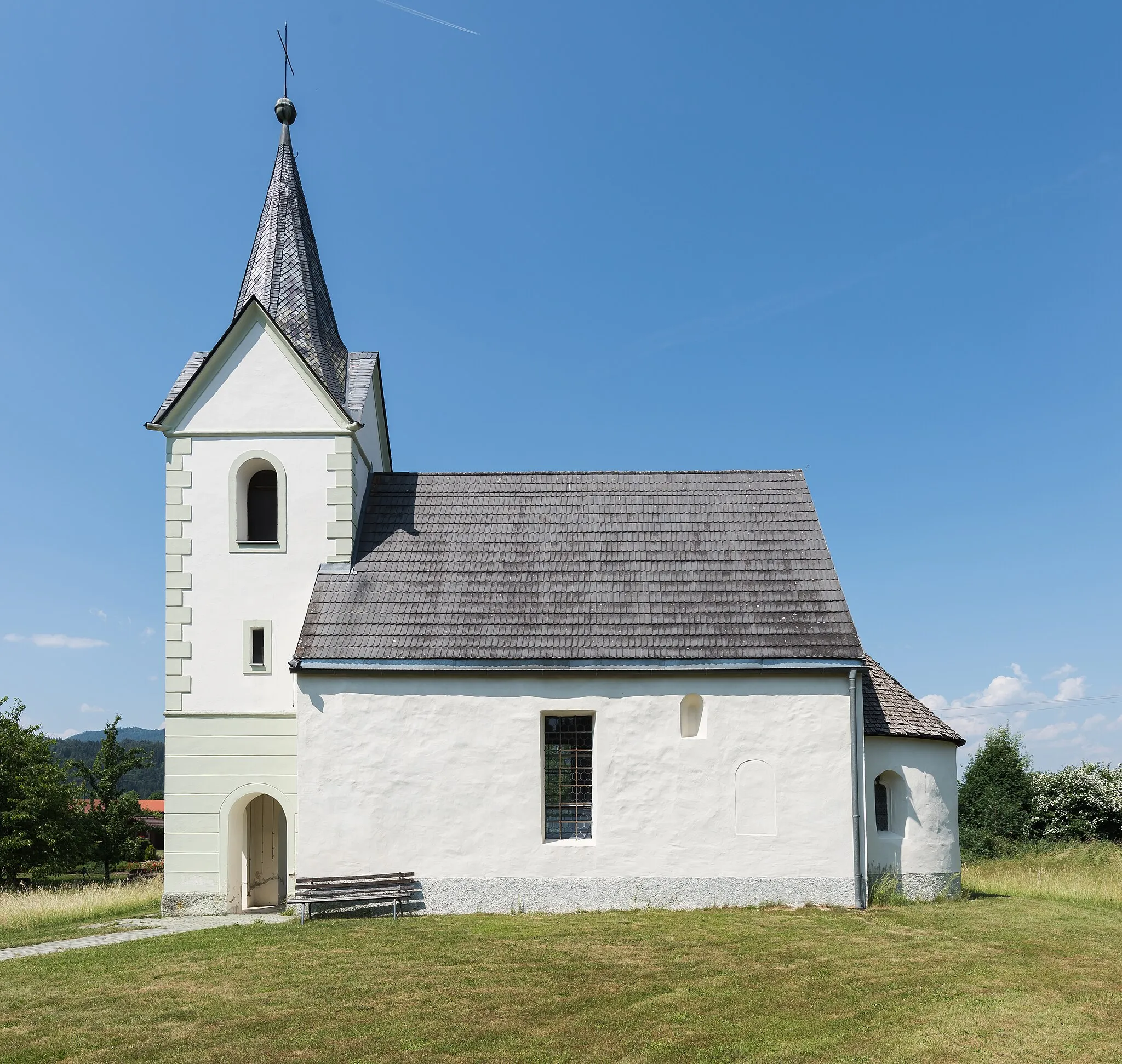 Photo showing: Subsidiary church Saint Bartholomew at Tessendorf, 9th district "Annabichl", municipality Klagenfurt on the Lake Woerth, Carinthia, Austria, EU