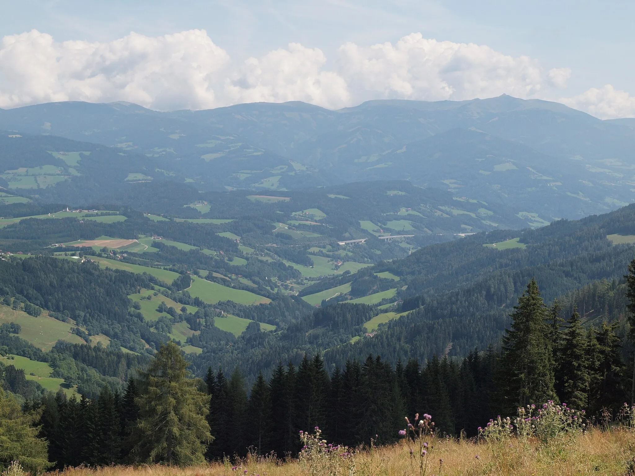 Photo showing: Überm Weissenbachgraben