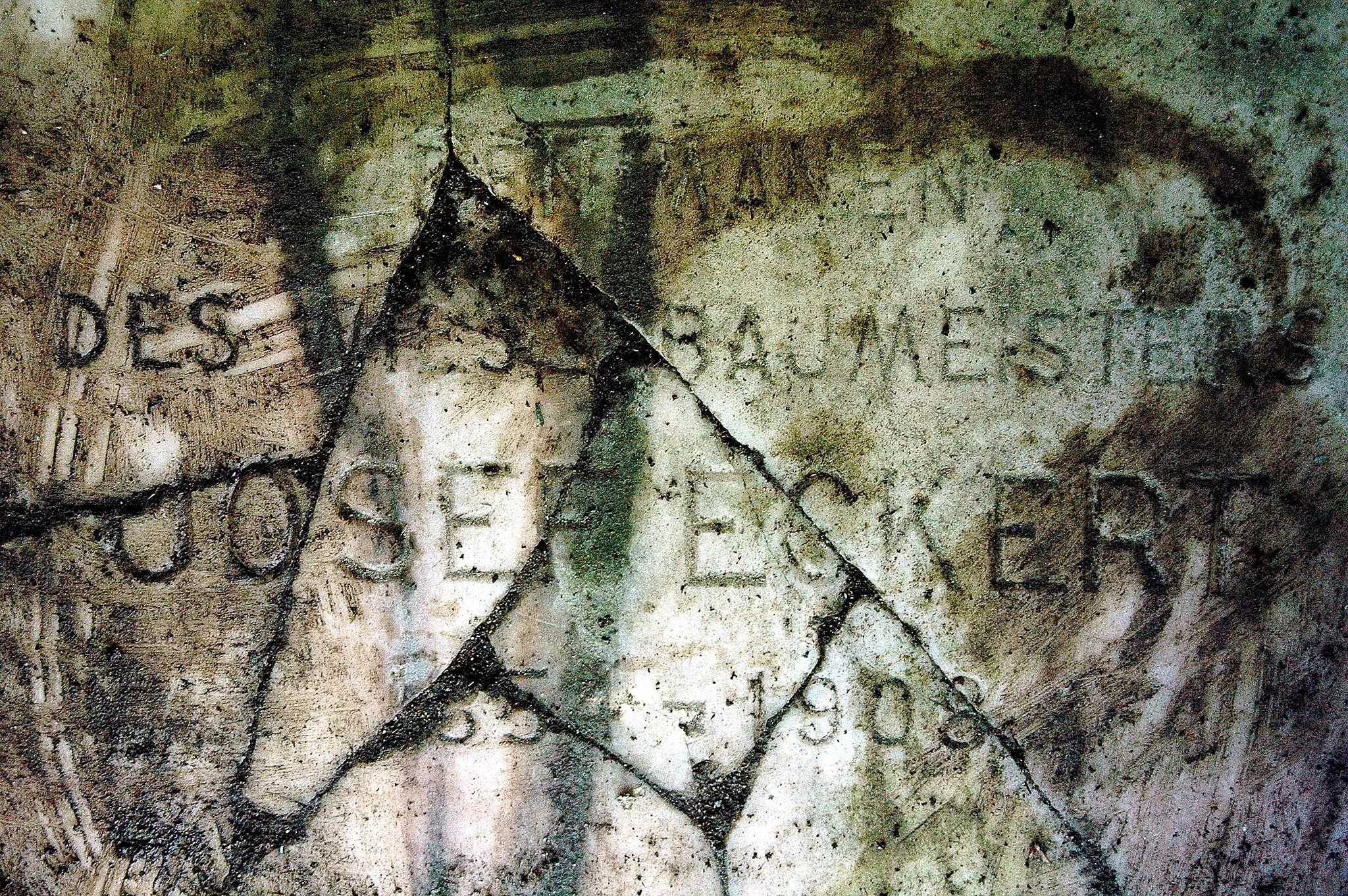 Photo showing: Memorial stone for Josef Eckert inside a fountain, Gottesbichl, 15th district "Hoertendorf", municipality Klagenfurt, Carinthia, Austria, EU