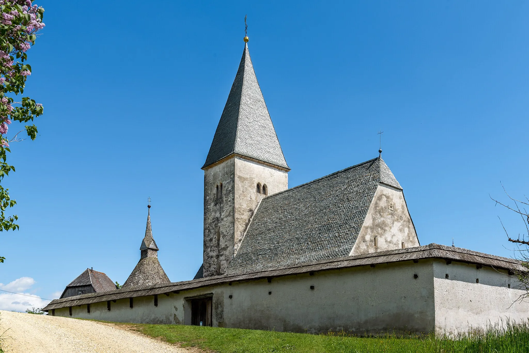 Photo showing: Parish church Saint Martin with fortified cemetery in Untergreutschach #5, market town Griffen, district Völkermarkt, Carinthia, Austria, EU