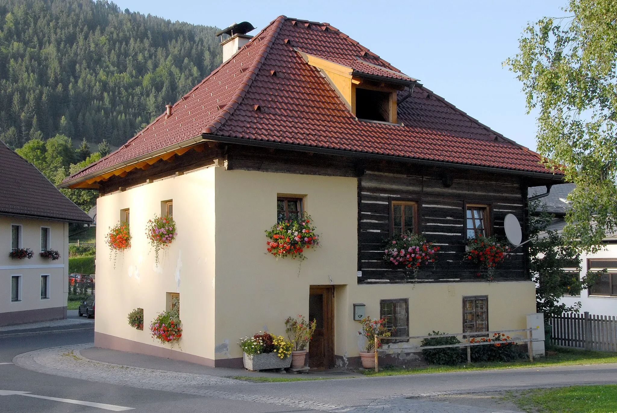 Photo showing: Old residential house at Steuerberg, Carinthia, Austria