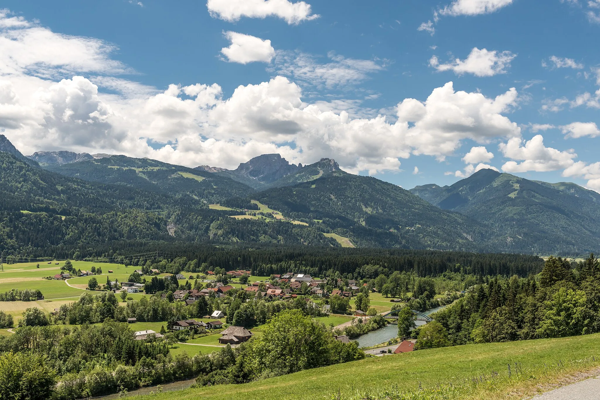 Photo showing: Northeastern view of Watschig, municipality Hermagor-Pressegger See, district Hermagor, Carinthia, Austria, EU