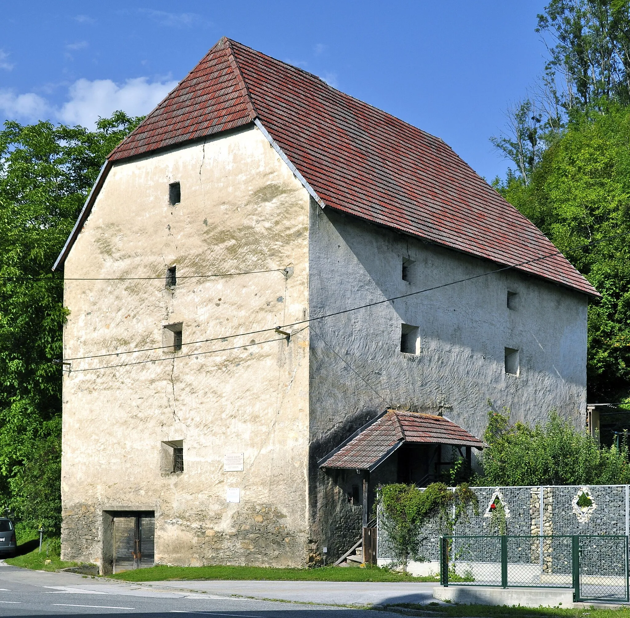 Photo showing: Late Gothic granary in Mittertrixen #3, municipality Voelkermarkt, district Voelkermarkt, Carinthia / Austria / EU