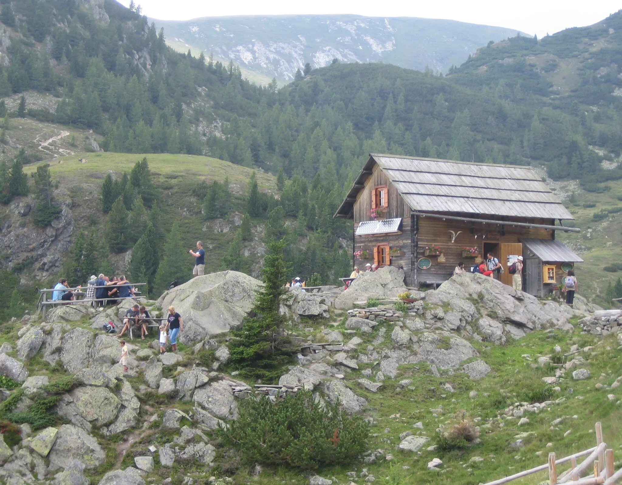 Photo showing: Touristisch bewirtschaftete Almhütte St. Oswalder Bockhütte in den Nockbergen / Gurktaler Alpen (bei Bad Kleinkirchheim)