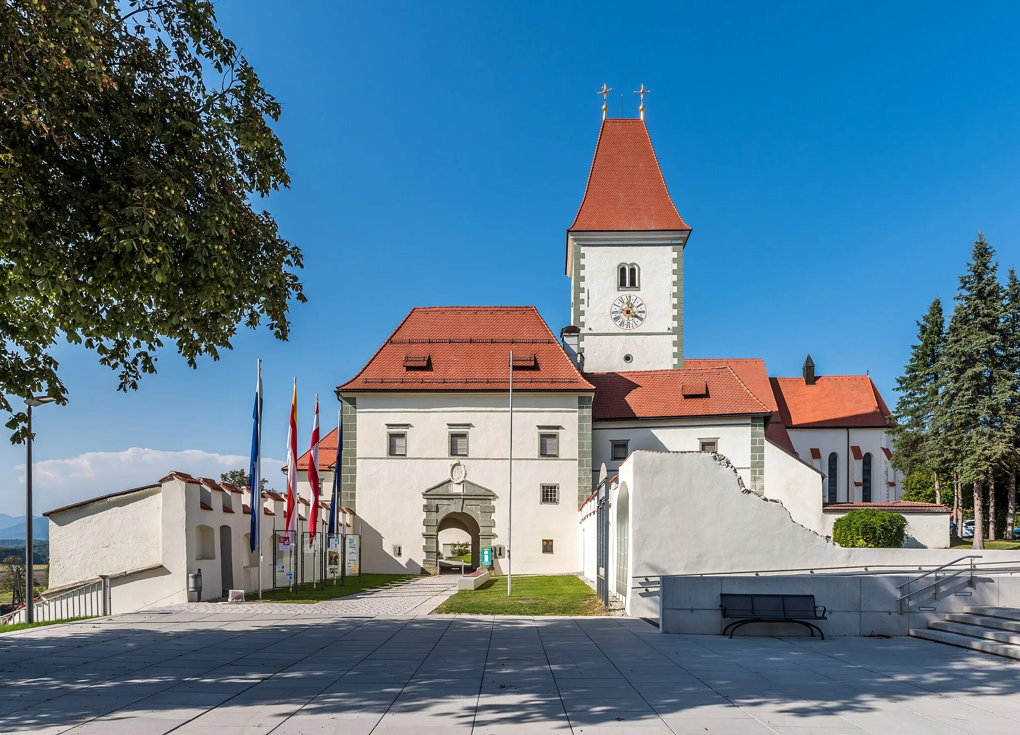 Photo showing: Southern view of the monastery of Augustinian Canons on Kirchplatz #1, market town Eberndorf, district Völkermarkt, Carinthia, Austria, European Union