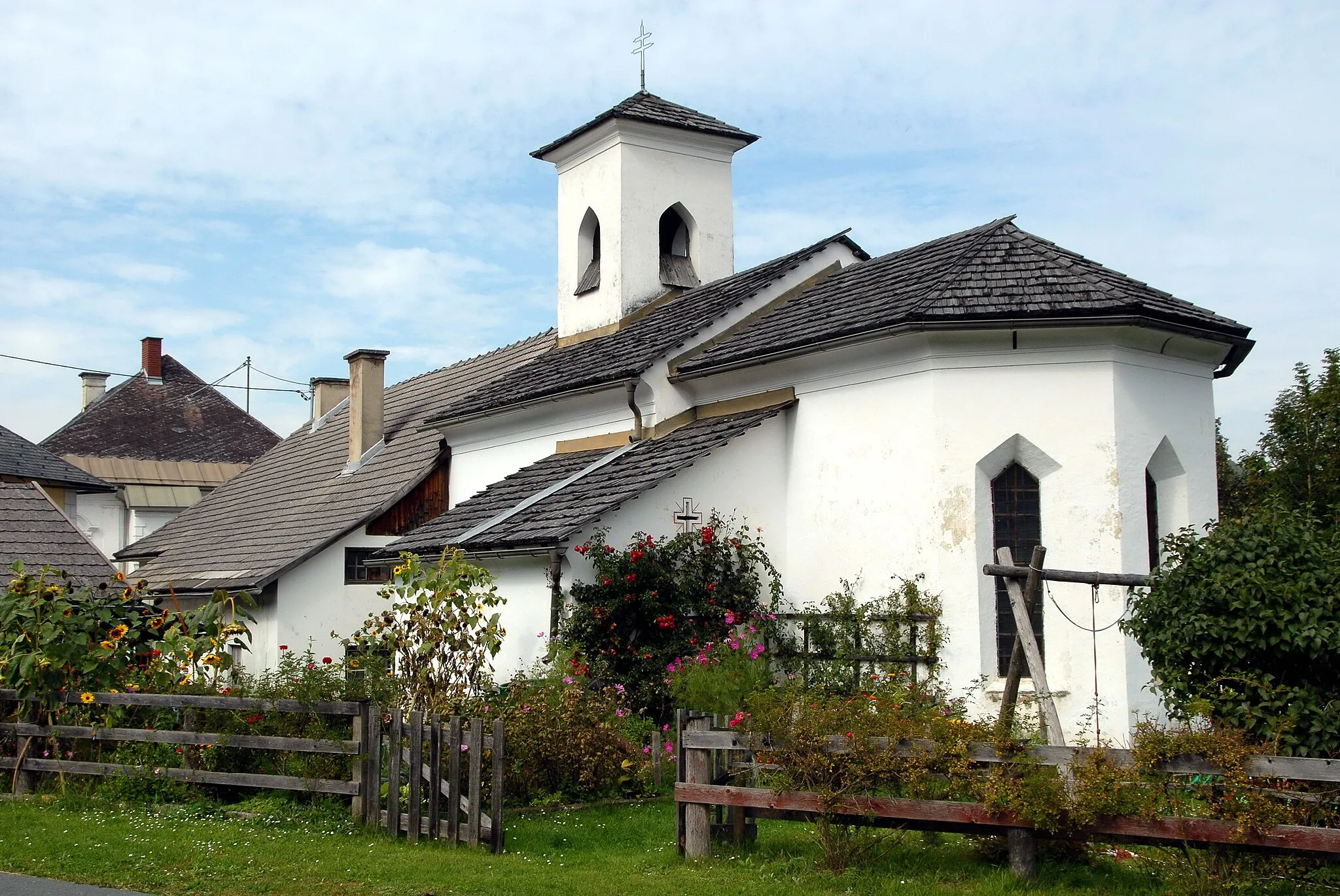 Photo showing: Subsidiary church Holy Anna at Kirschentheuer in the municipality Ferlach, district Klagenfurt-Land, Carinthia, Austria