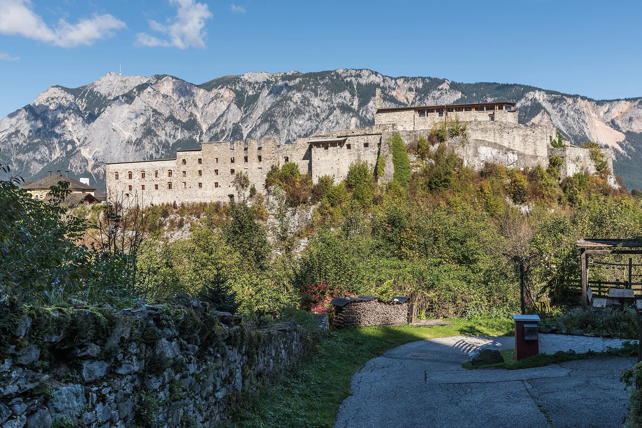 Photo showing: Ruin of the Benedictine monastery, market town Arnoldstein, district Villach Land, Carinthia, Austria, EU