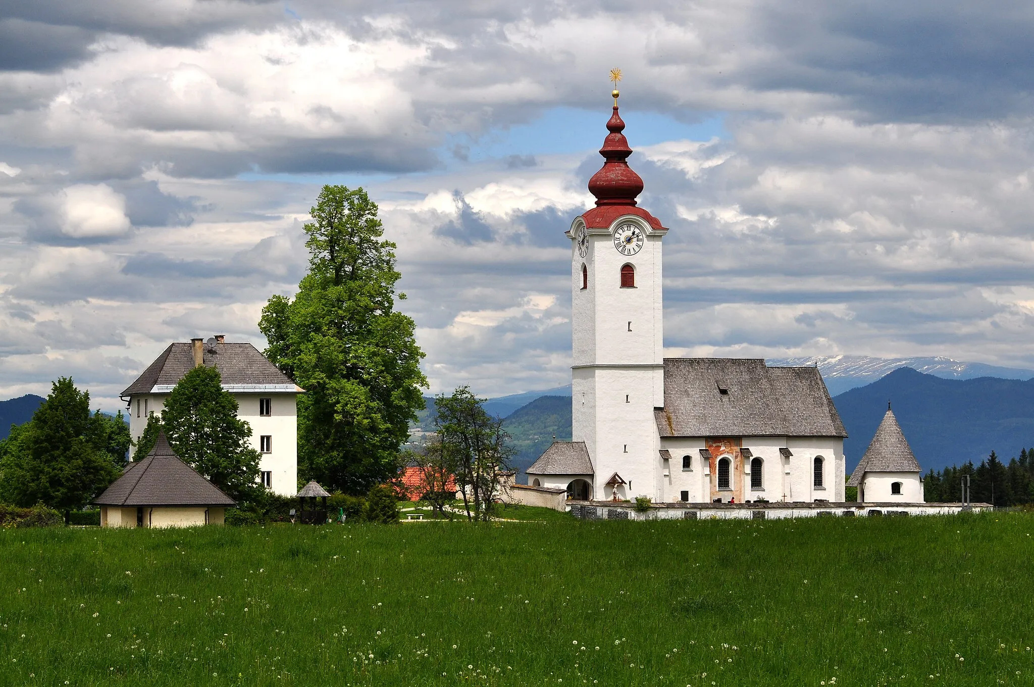 Photo showing: Parish church Saint Lambertus in Radsberg, market town Ebenthal, district Klagenfurt Land, Carinthia, Austria, EU