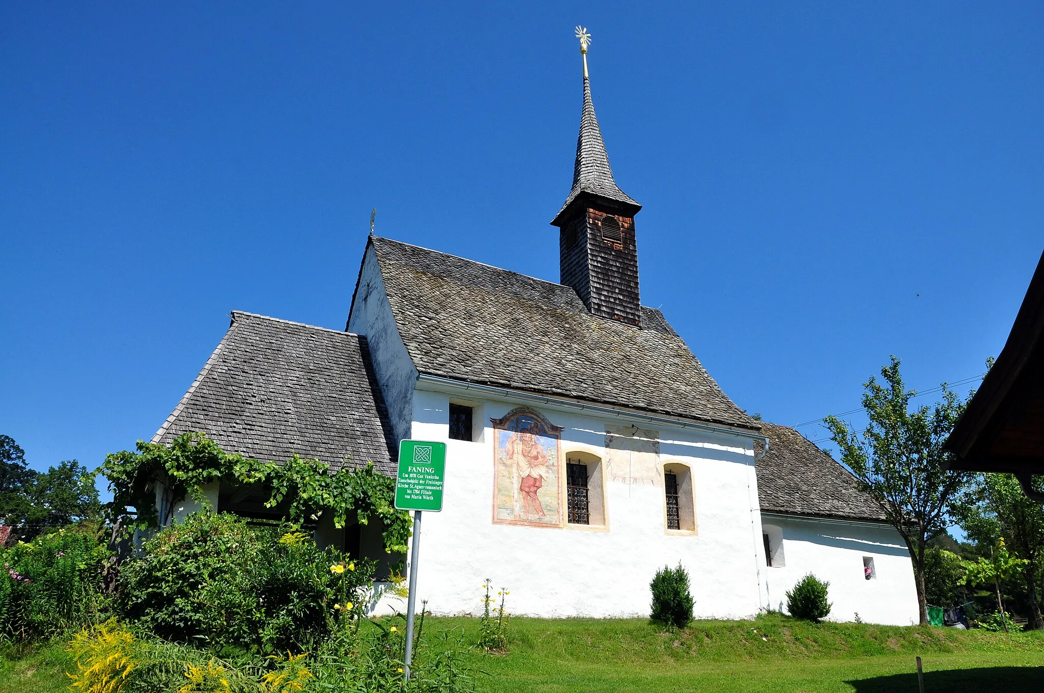 Photo showing: Southwestern view of the subsidiary church Saint Agnes and Saints Simon and Jude Thadeus in Faning, market town Moosburg, district Klagenfurt Land, Carinthia, Austria, EU