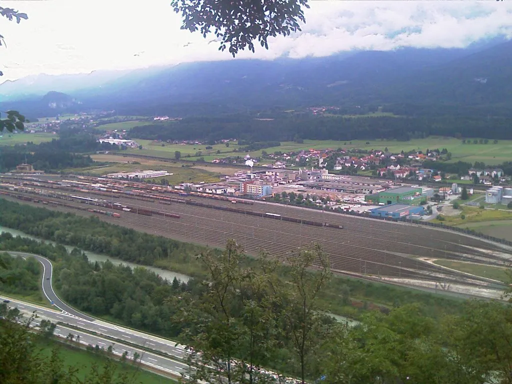 Photo showing: Blick von der Burg auf denn Verschiebebahnhof Fürnitz