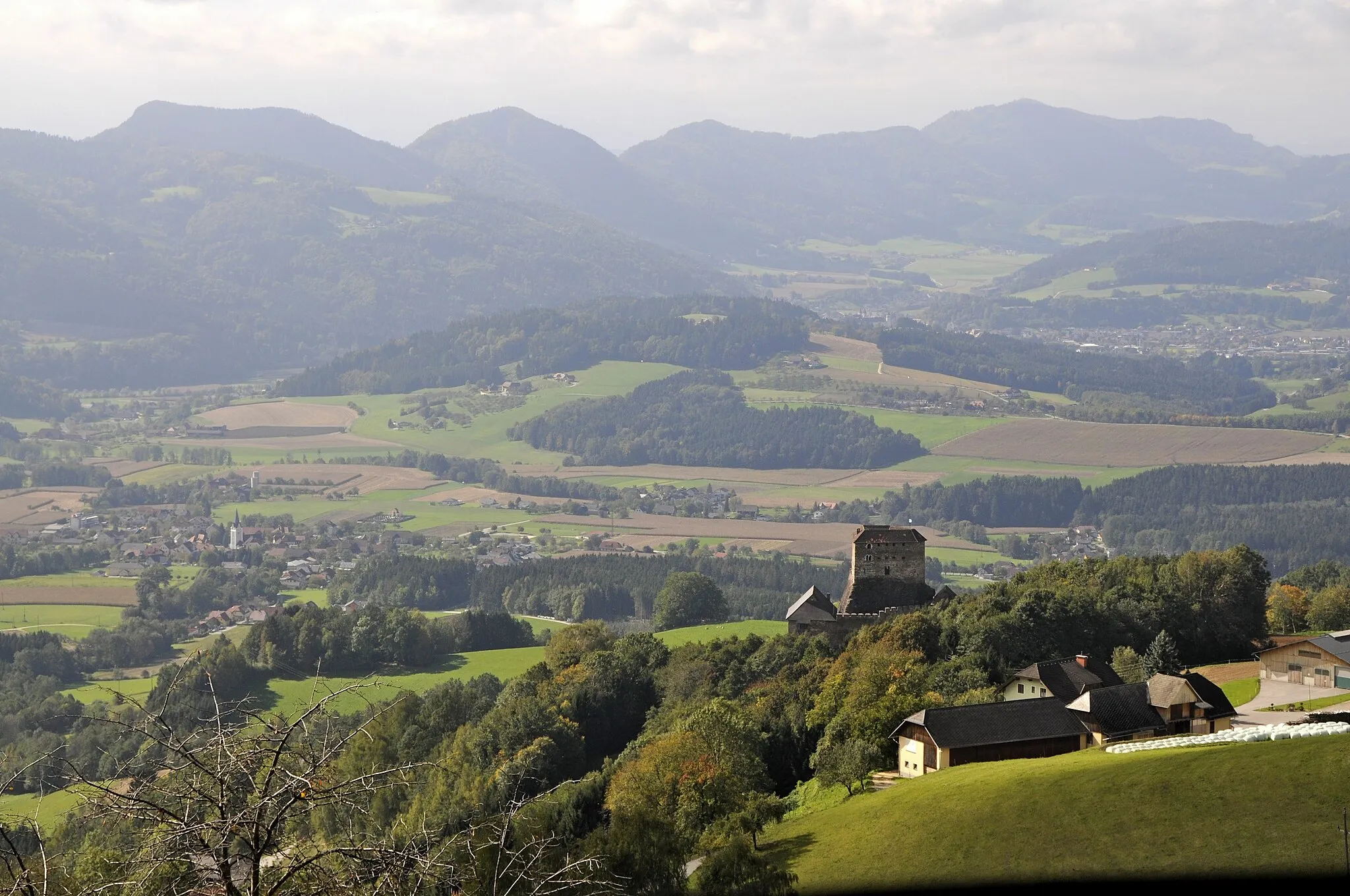 Photo showing: Castle ruin Stein at Steinberg-Oberhaus, municipality Sankt Georgen im Lavanttal, district Wolfsberg, Carinthia / Austria / EU