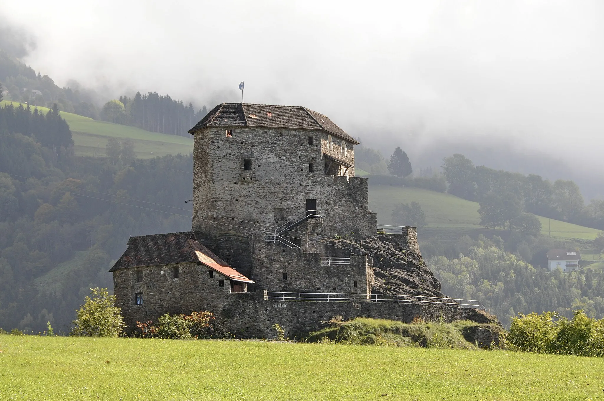 Photo showing: Castle ruin Stein at Steinberg-Oberhaus, municipality Sankt Georgen im Lavanttal, district Wolfsberg, Carinthia / Austria / EU