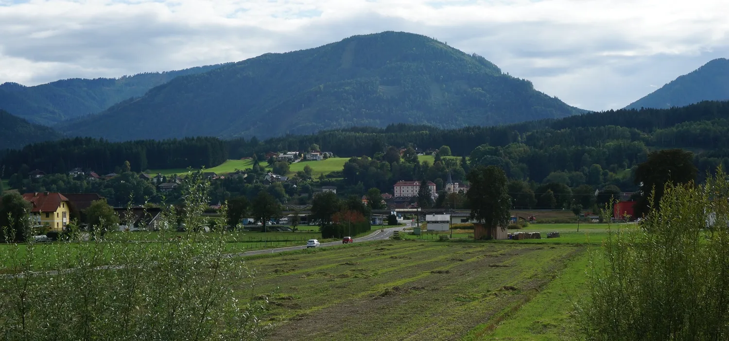 Photo showing: Marktgemeinde Paternion mit Blick zum Schloss Paternion im Bezirk Villach Land, Kärnten, Österreich, Europäische Union