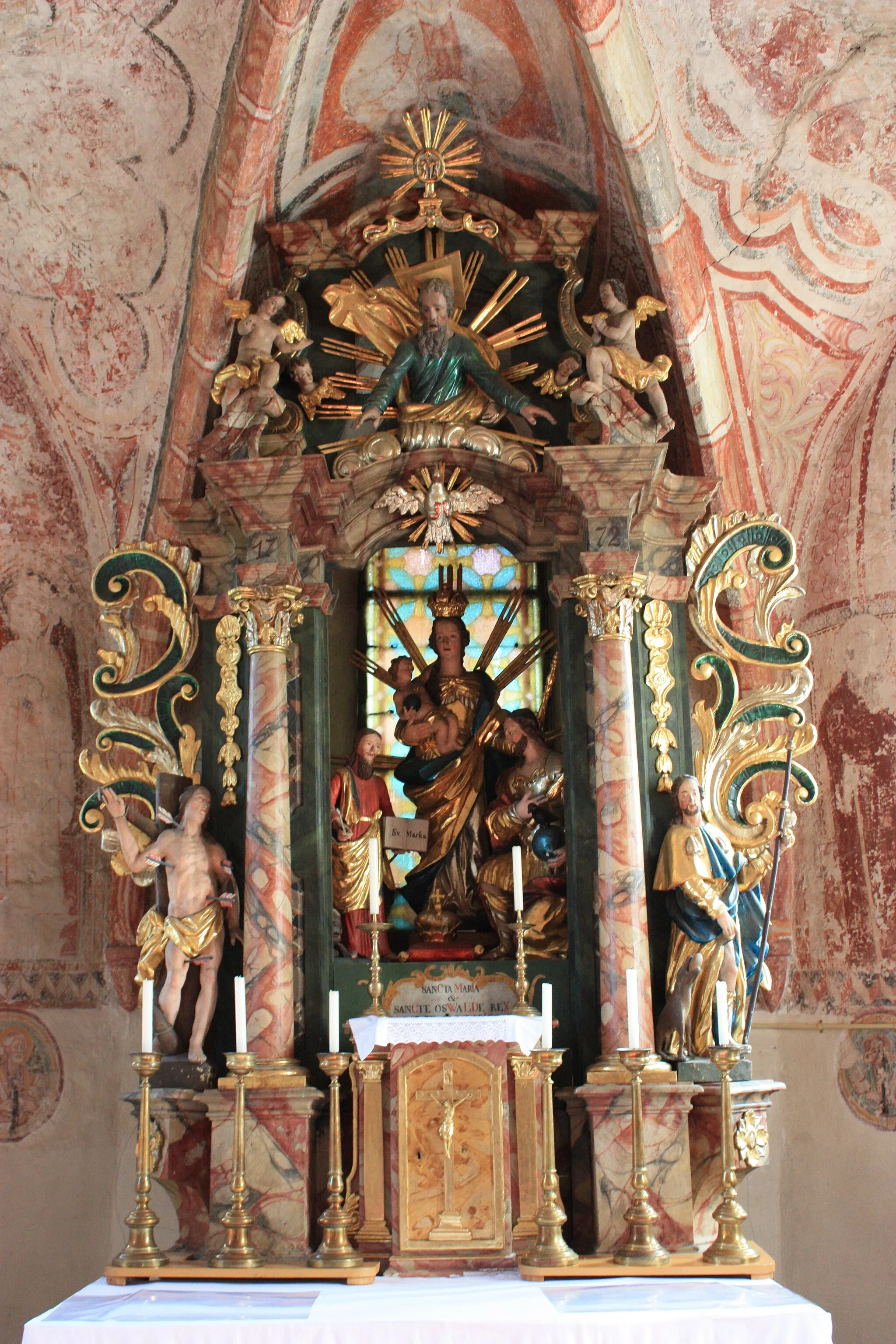 Photo showing: Subsidiary church  Saint Oswald - Main altar
Locality: Rinkolach/Rinkole

Community:Bleiburg