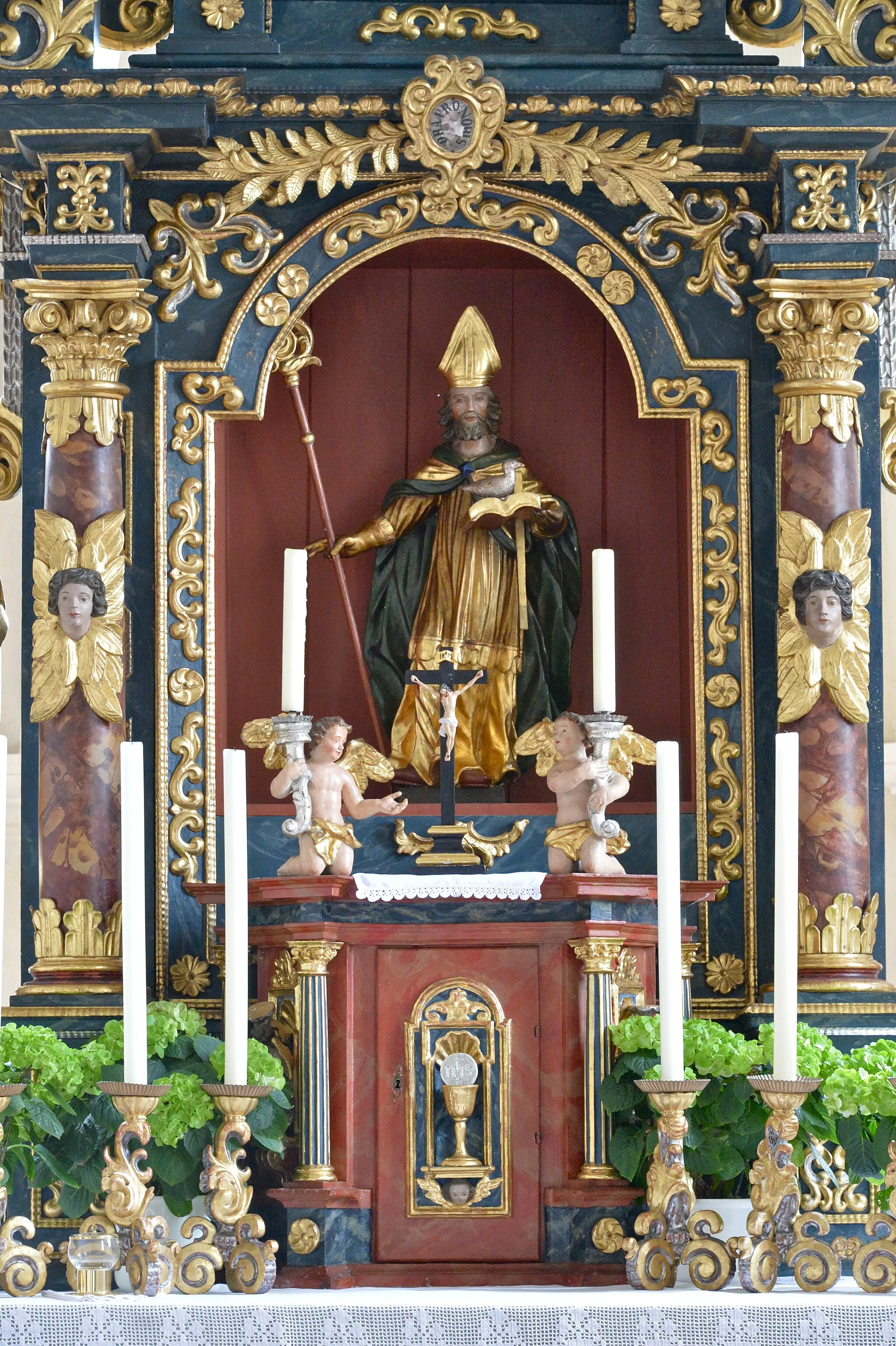 Photo showing: Baroque high altar with the statue of Saint Martin at the parish church Saint Martin at Prebl, municipality Wolfsberg, district Wolfsberg, Carinthia / Austria / EU