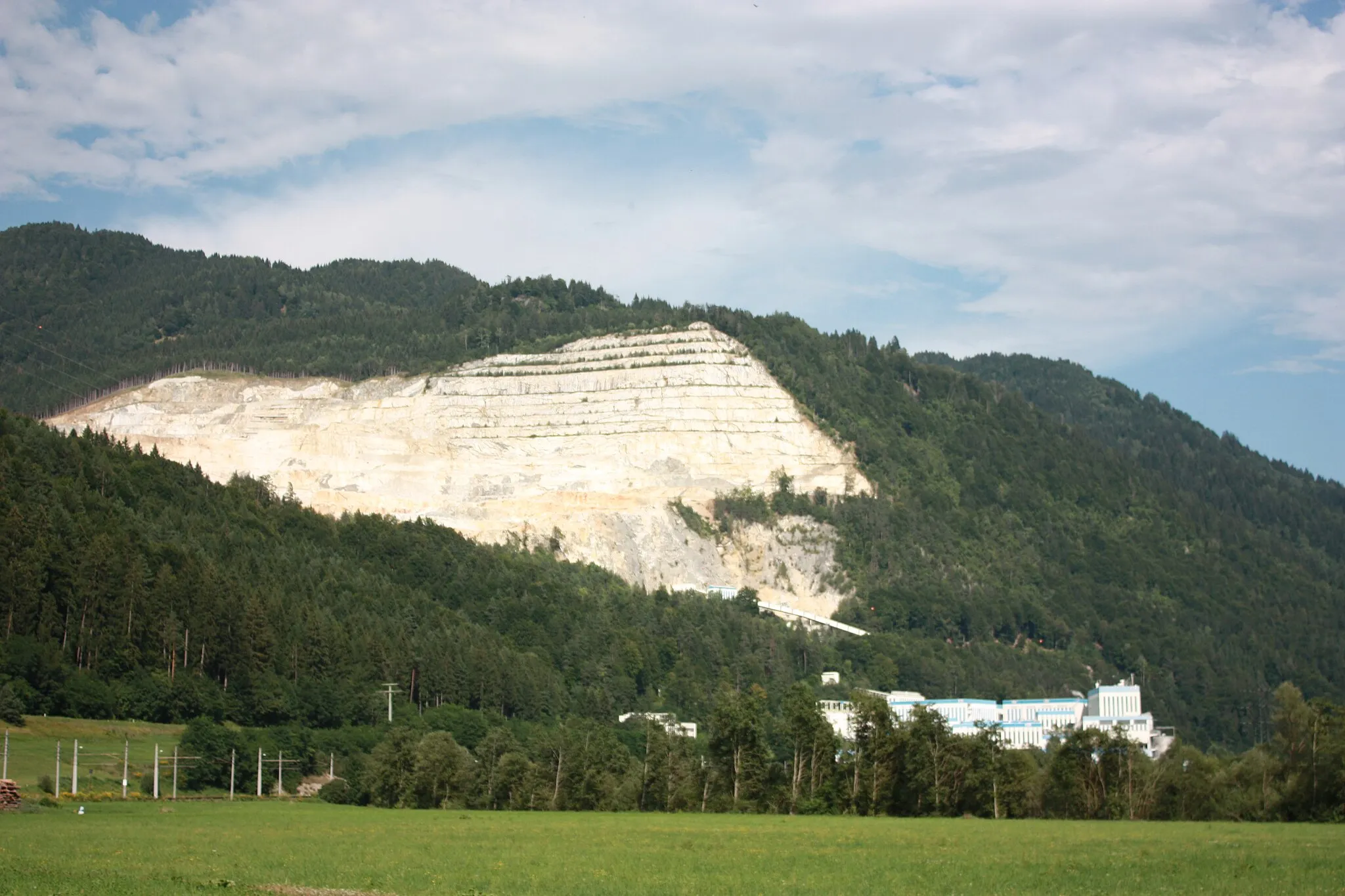 Photo showing: OMYA-Quarry
Locality: Gummern

Community:Weißenstein