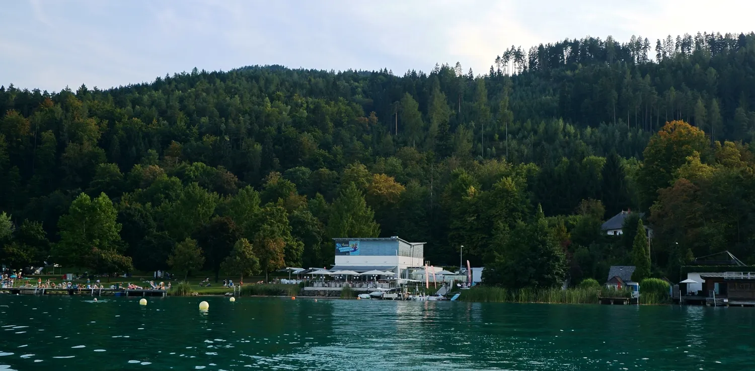 Photo showing: Bathing beach Maiernigg on Lake Woerth, municipality Klagenfurt, Carinthia, Austria, European Union